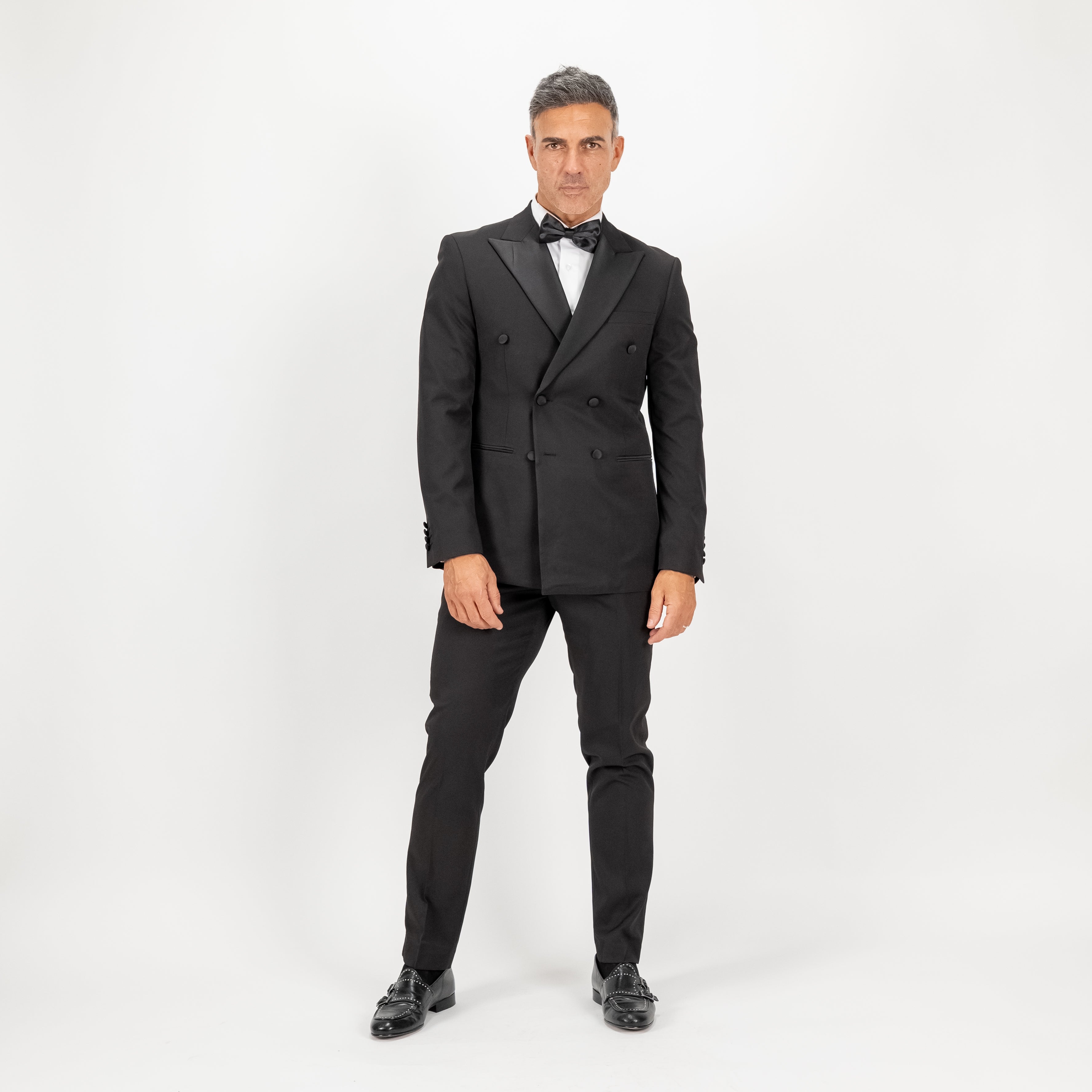 Abito smoking doppiopetto con rever e bottoni effetto seta - Nero