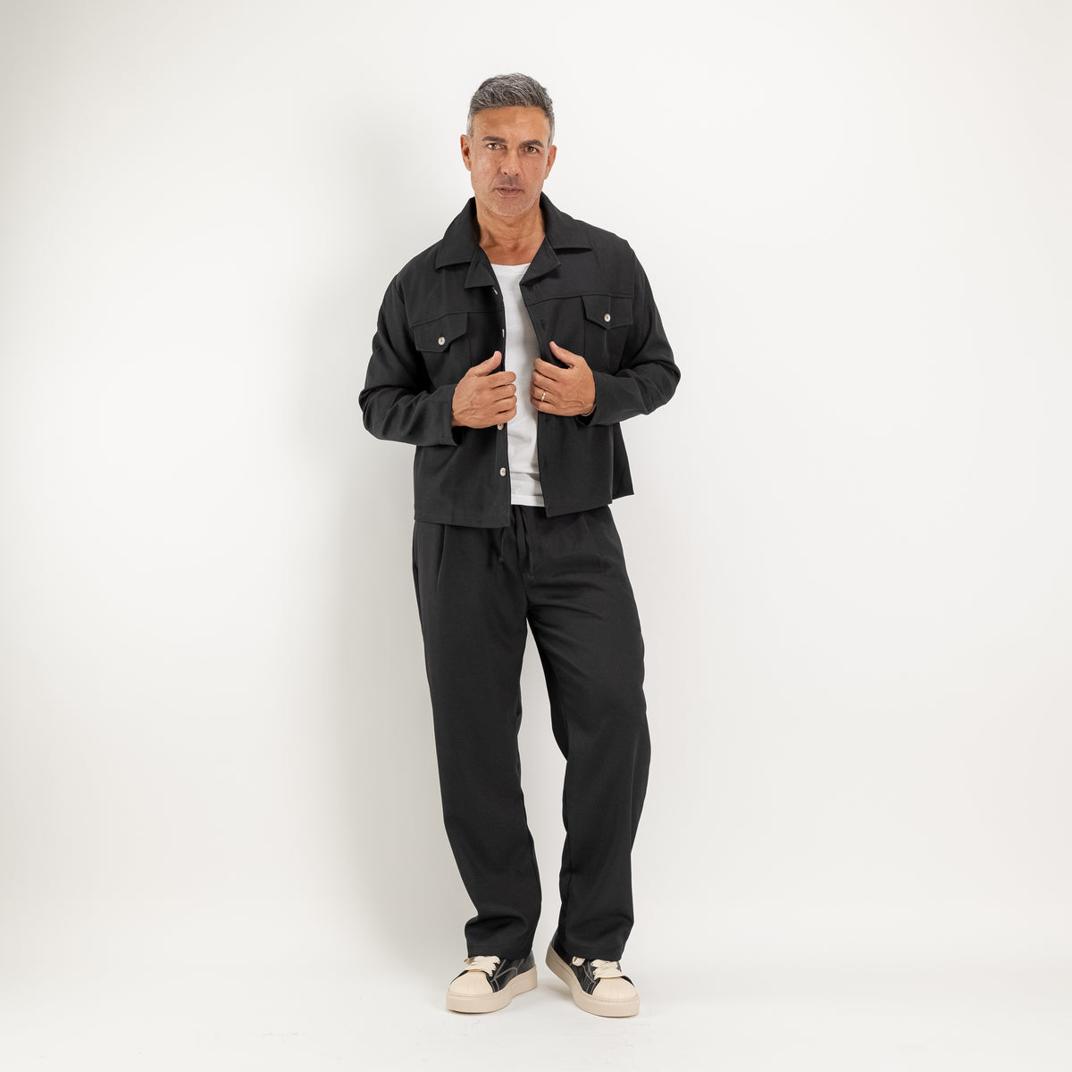 Ensemble chemisier à poches plaquées et pantalon large - Noir