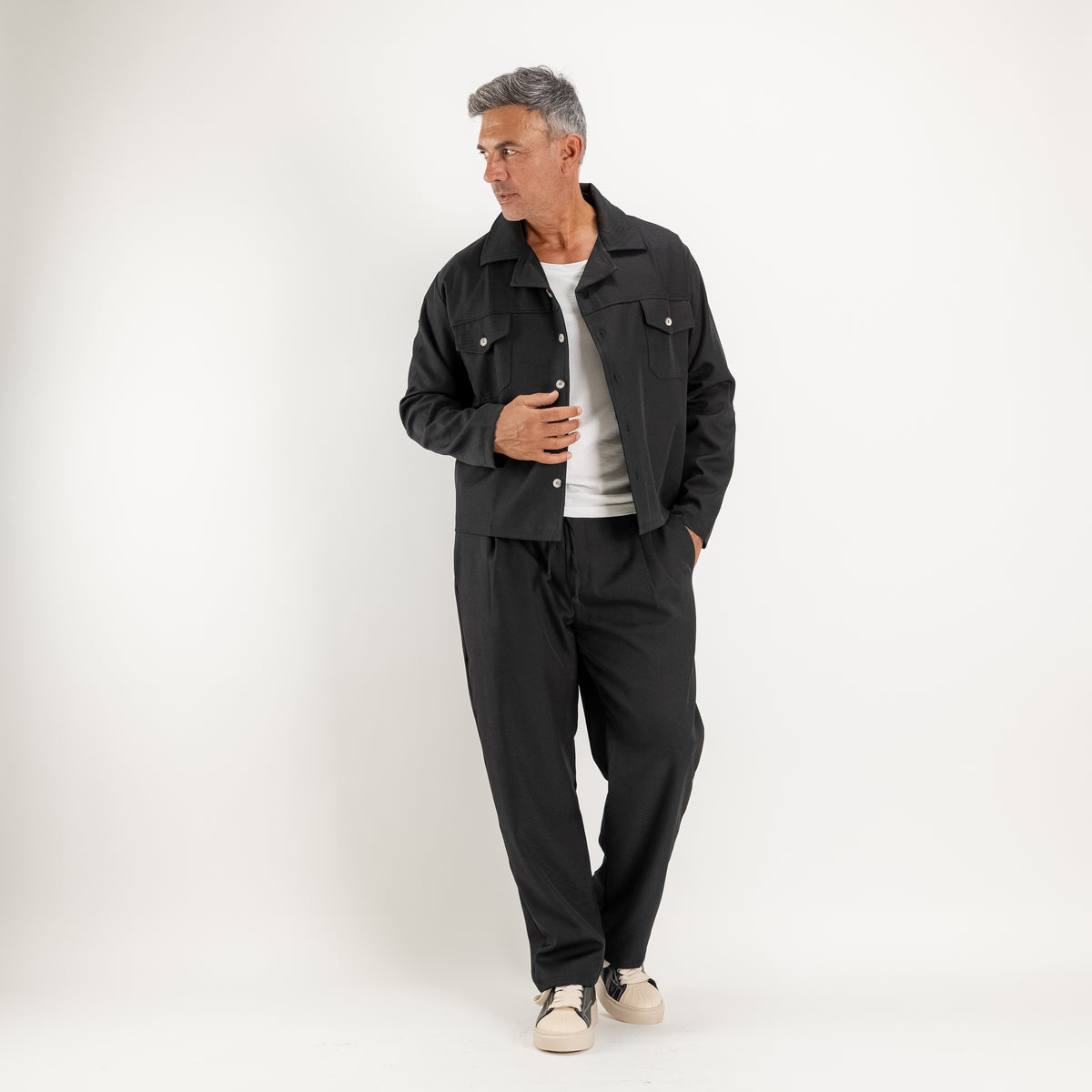 Ensemble chemisier à poches plaquées et pantalon large - Noir