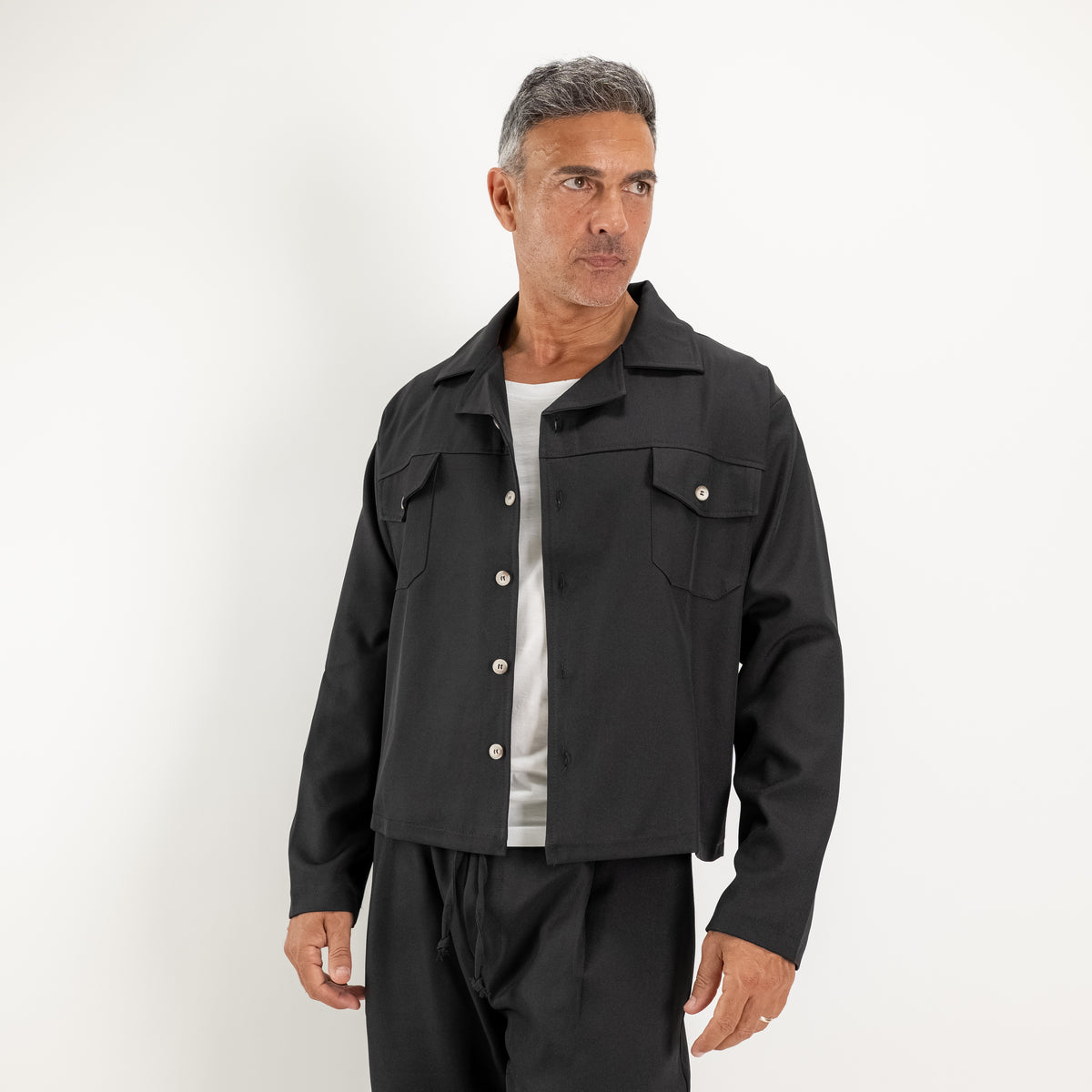 Ensemble chemisier à poches plaquées et pantalon large - Noir
