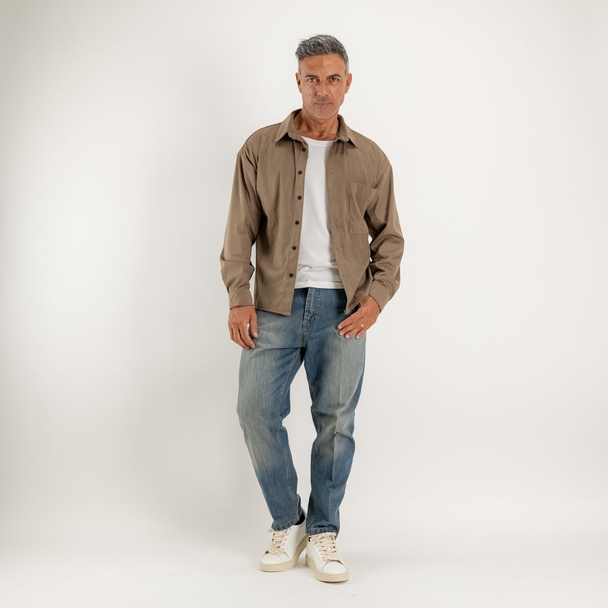 Light sandblasted tailored jeans