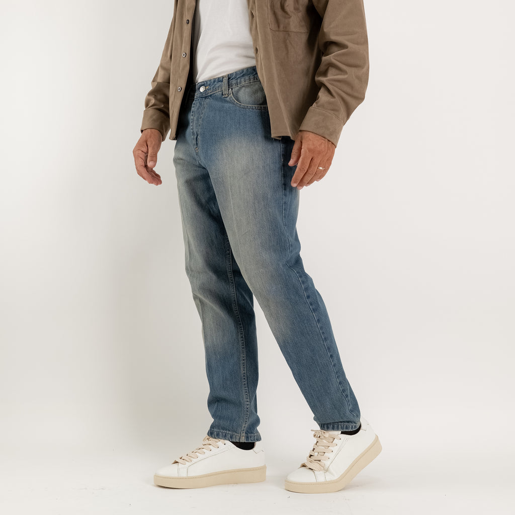 Light sandblasted tailored jeans