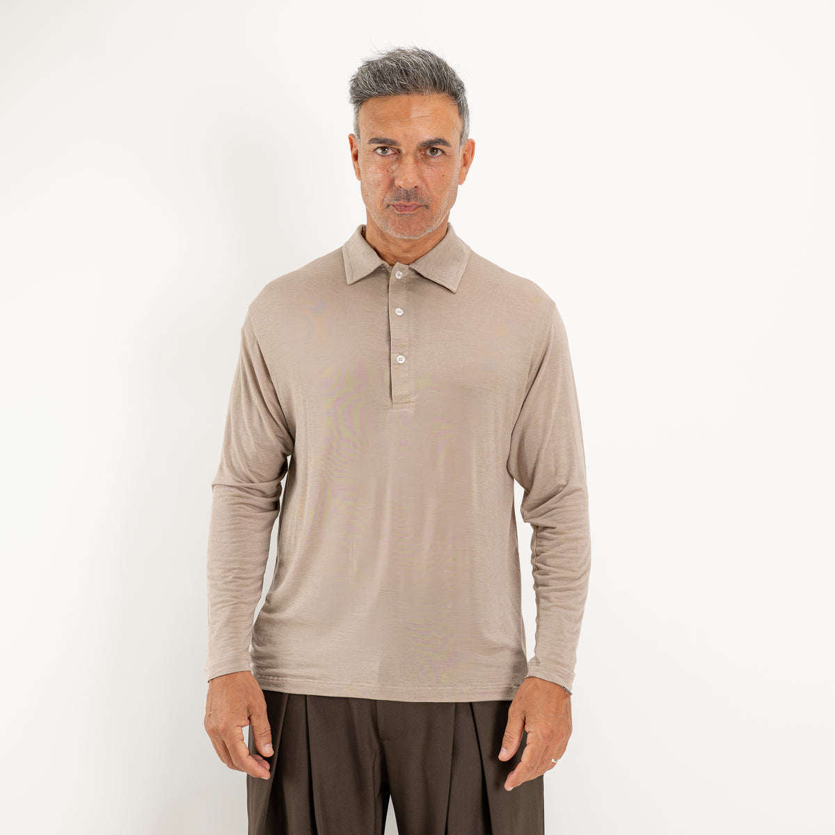 Langarm-Poloshirt aus ultraleichtem Stretch-Gewebe – Beige