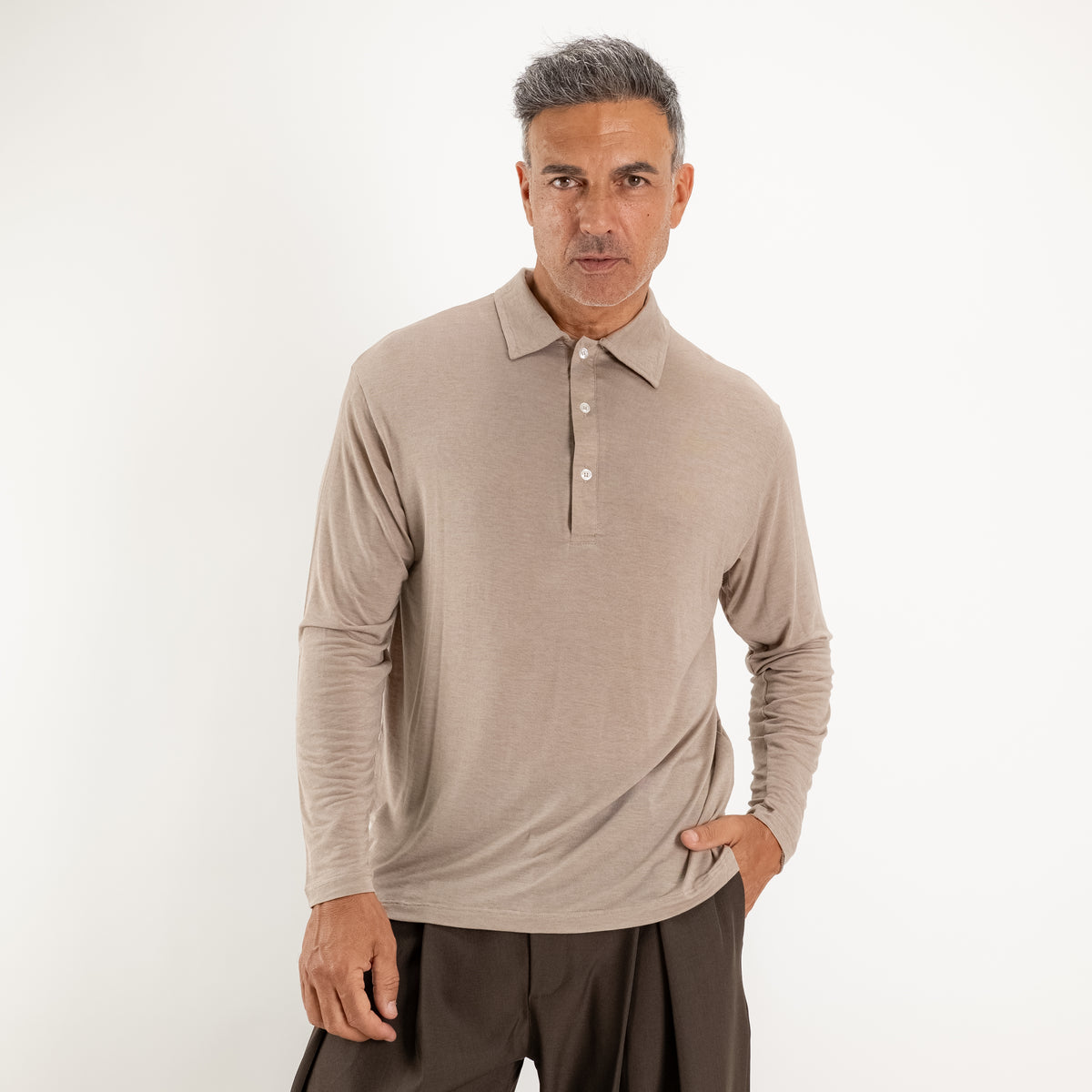 Langarm-Poloshirt aus ultraleichtem Stretch-Gewebe – Beige