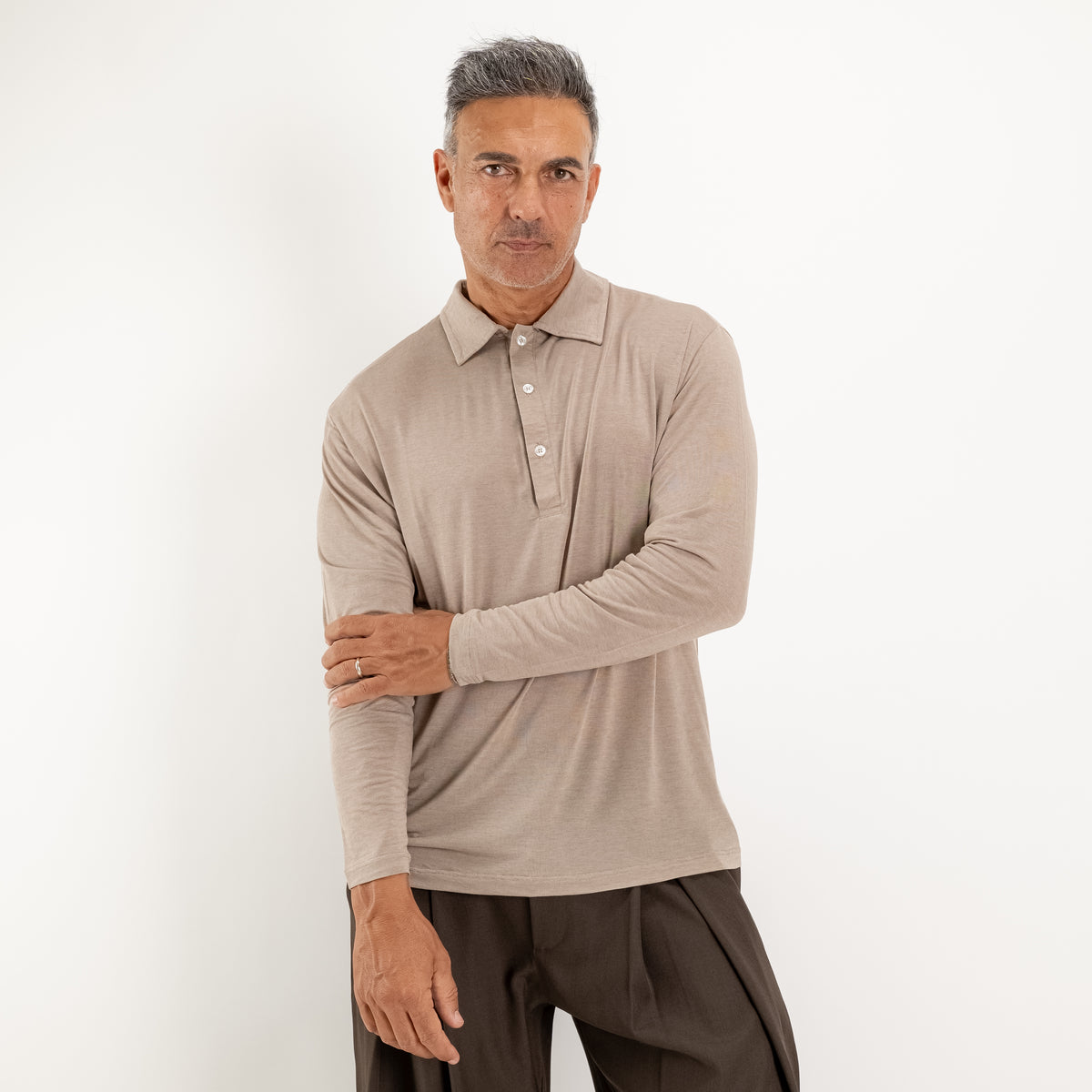 Langarm-Poloshirt aus ultraleichtem Stretch-Gewebe – Beige