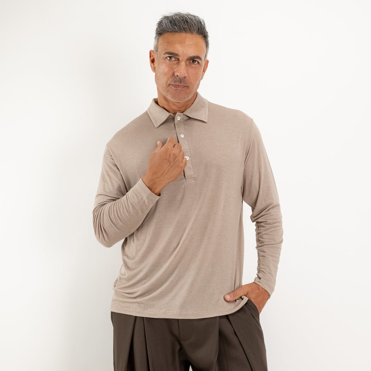 Langarm-Poloshirt aus ultraleichtem Stretch-Gewebe – Beige