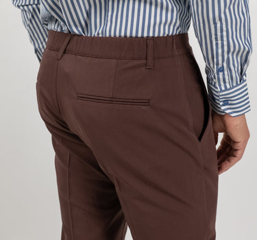 Pantalone classico con molla sul retro - Marrone