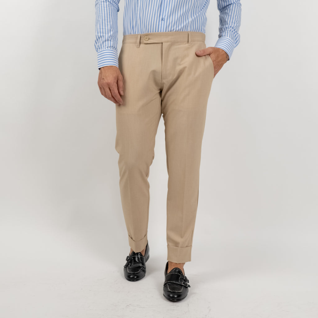 Pantalone classico con risvolto alto - Beige