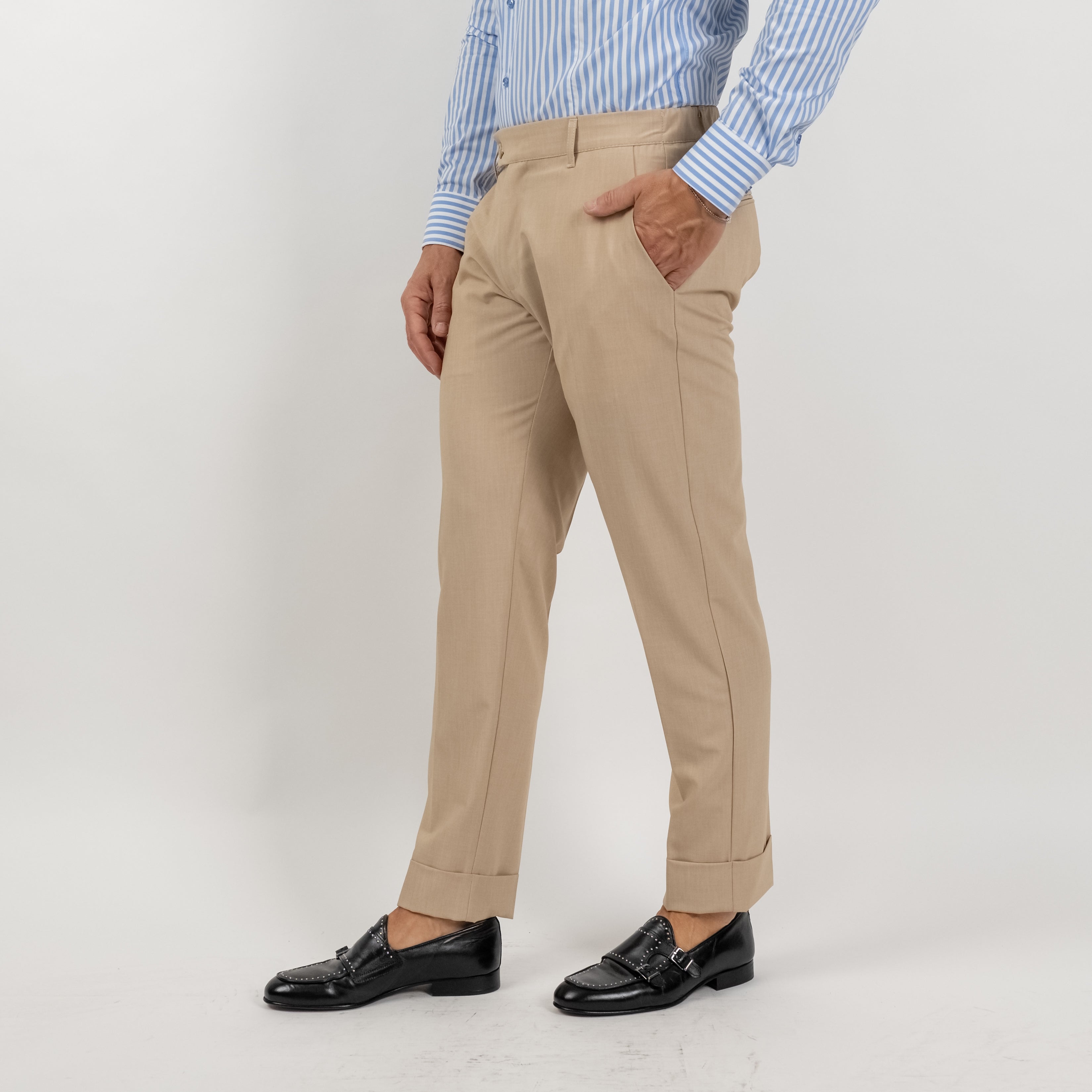 Pantalone classico con risvolto alto - Beige