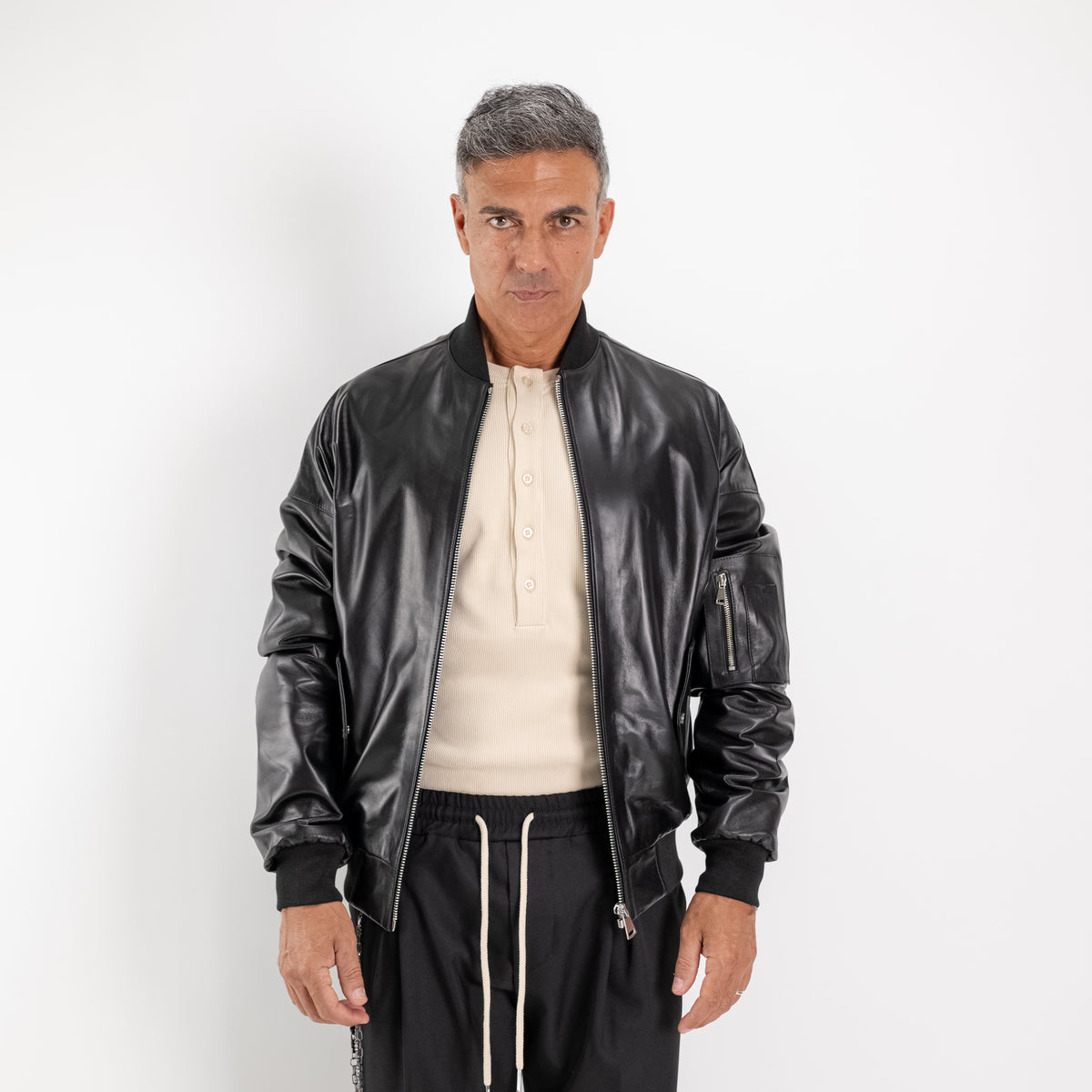 Bomber in Vera Pelle con Tasca Utility - Nero