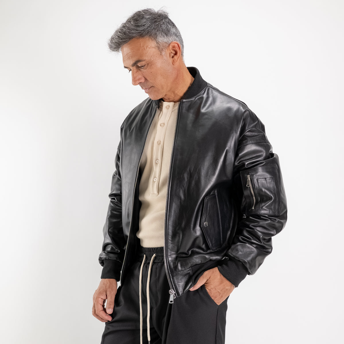 Bomber in Vera Pelle con Tasca Utility - Nero
