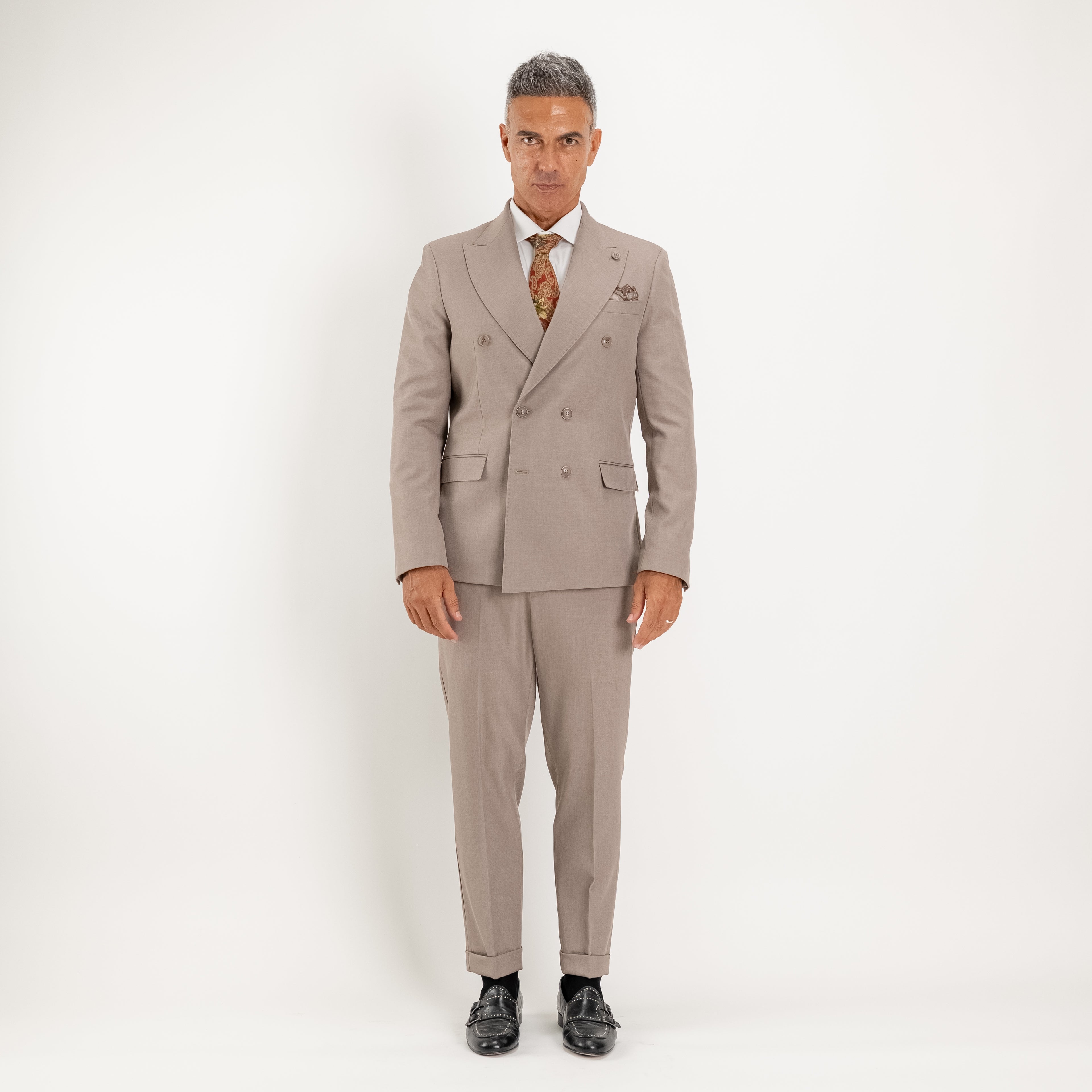 Abito doppio petto con pantalone con fibbia laterale - Fango