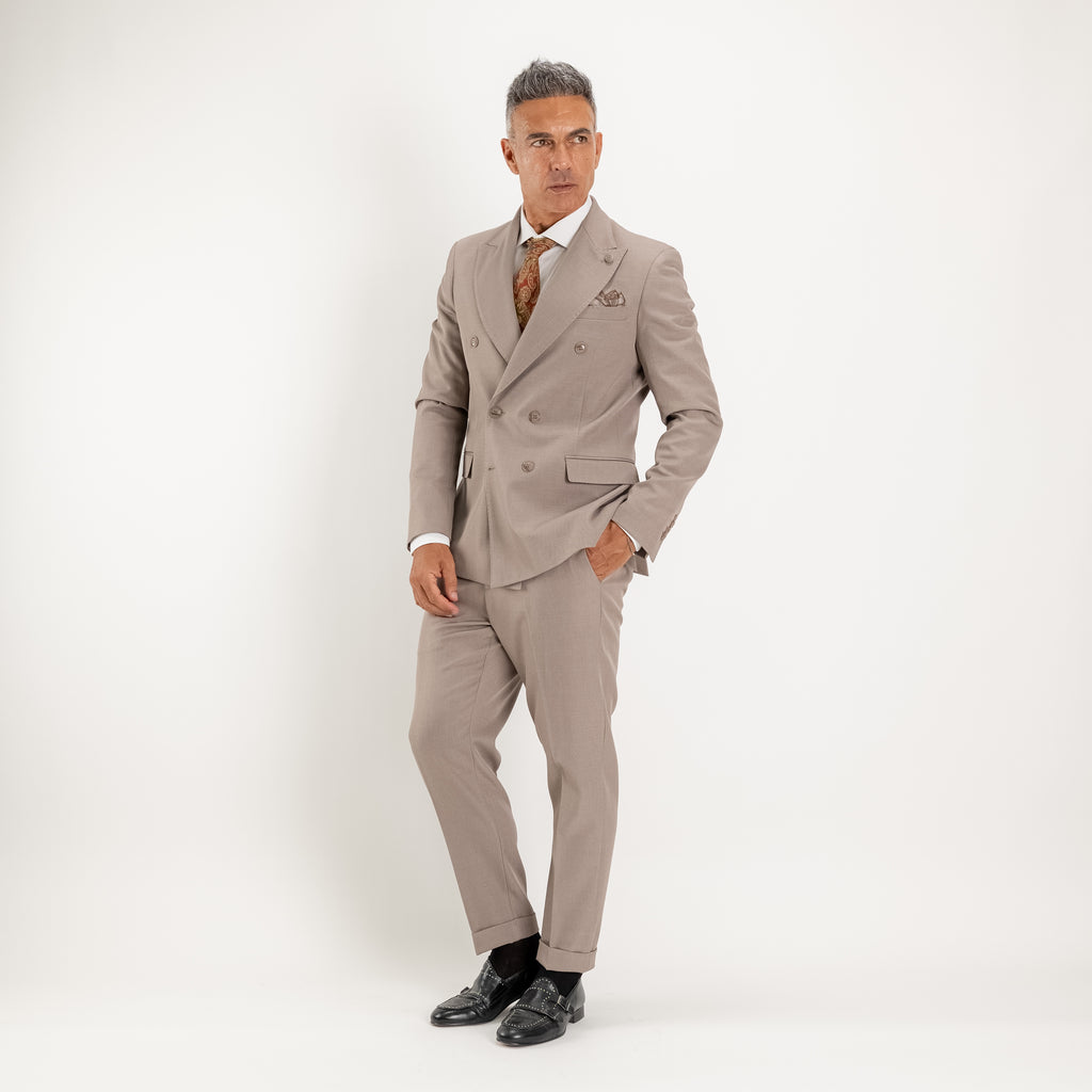 Abito doppio petto con pantalone con fibbia laterale - Fango