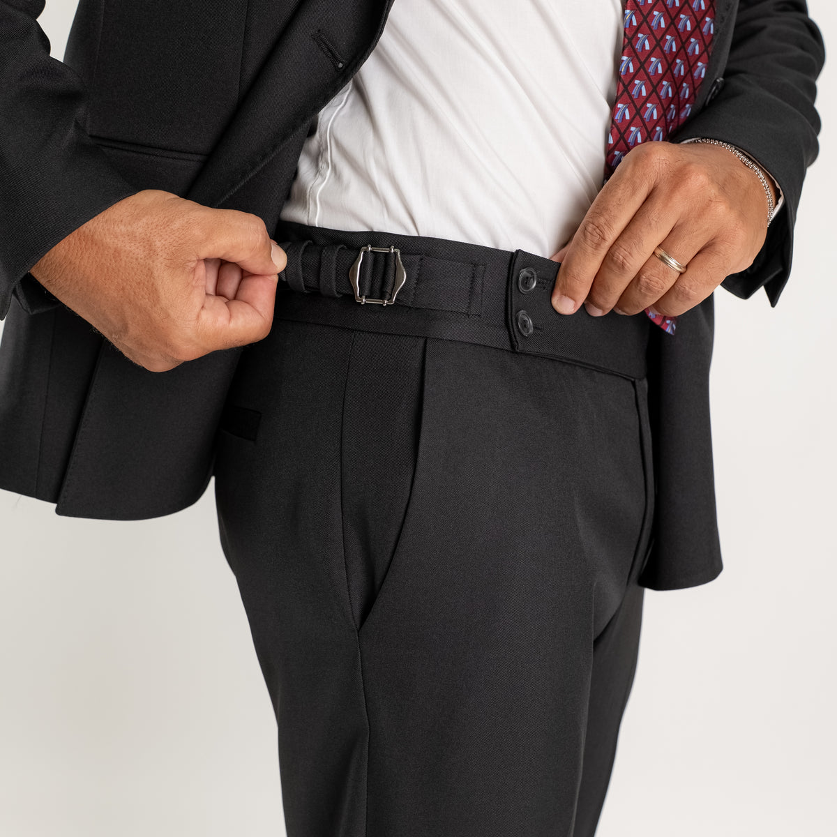 Abito doppio petto con pantalone con fibbia laterale - Nero