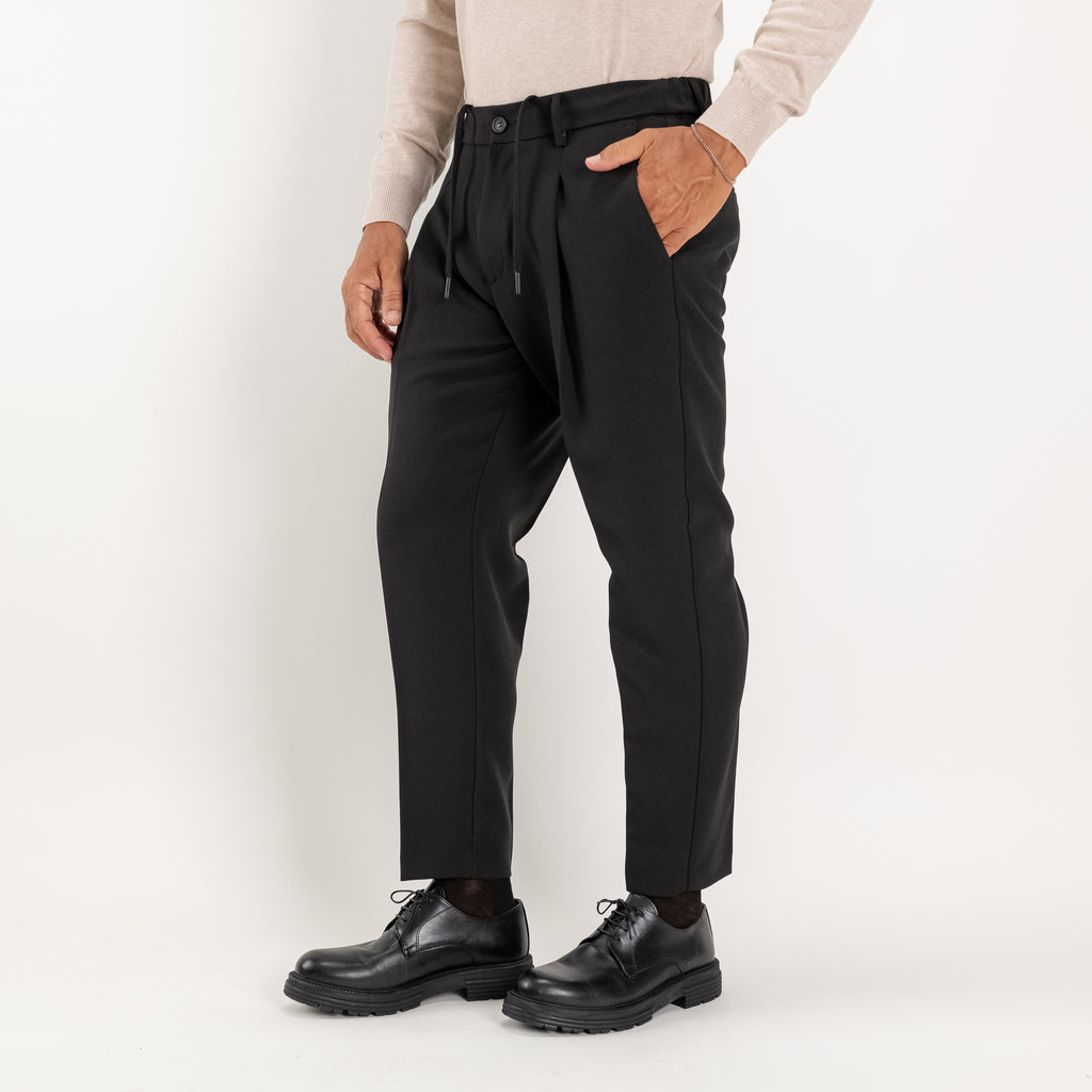 Pantalaccio sartoriale con pinces e molla sul retro - Nero