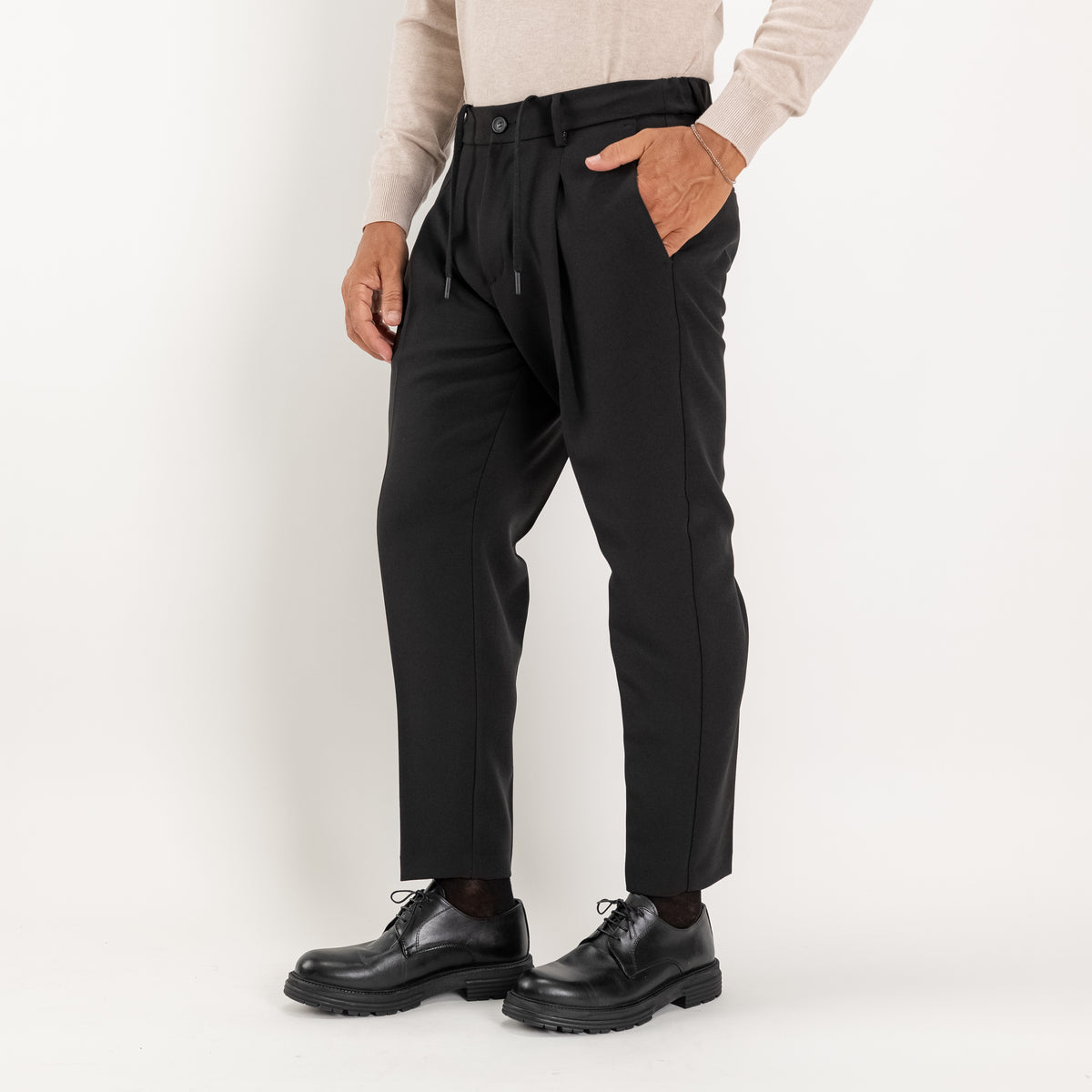 Pantalaccio sartoriale con pinces e molla sul retro - Nero