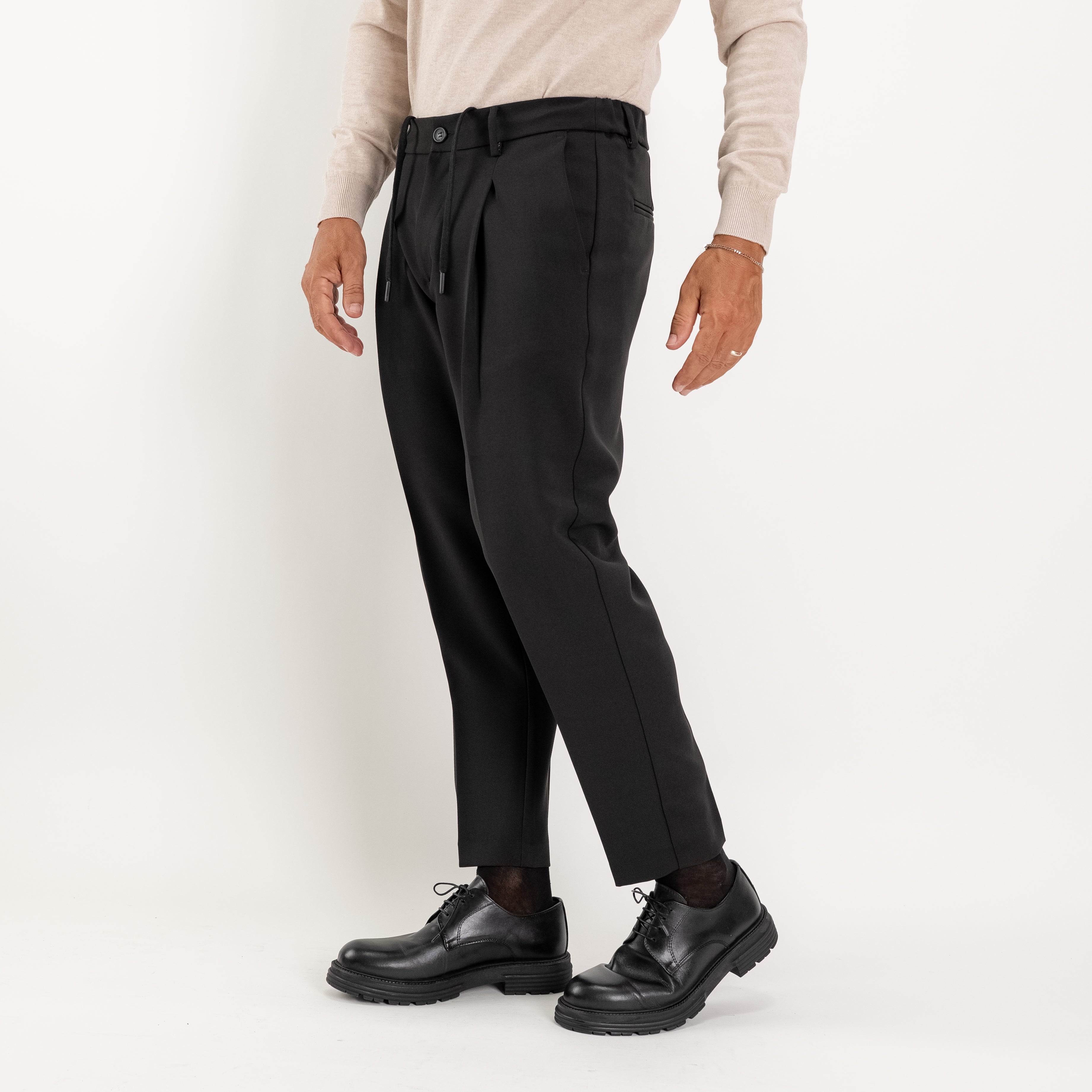 Pantalaccio sartoriale con pinces e molla sul retro - Nero