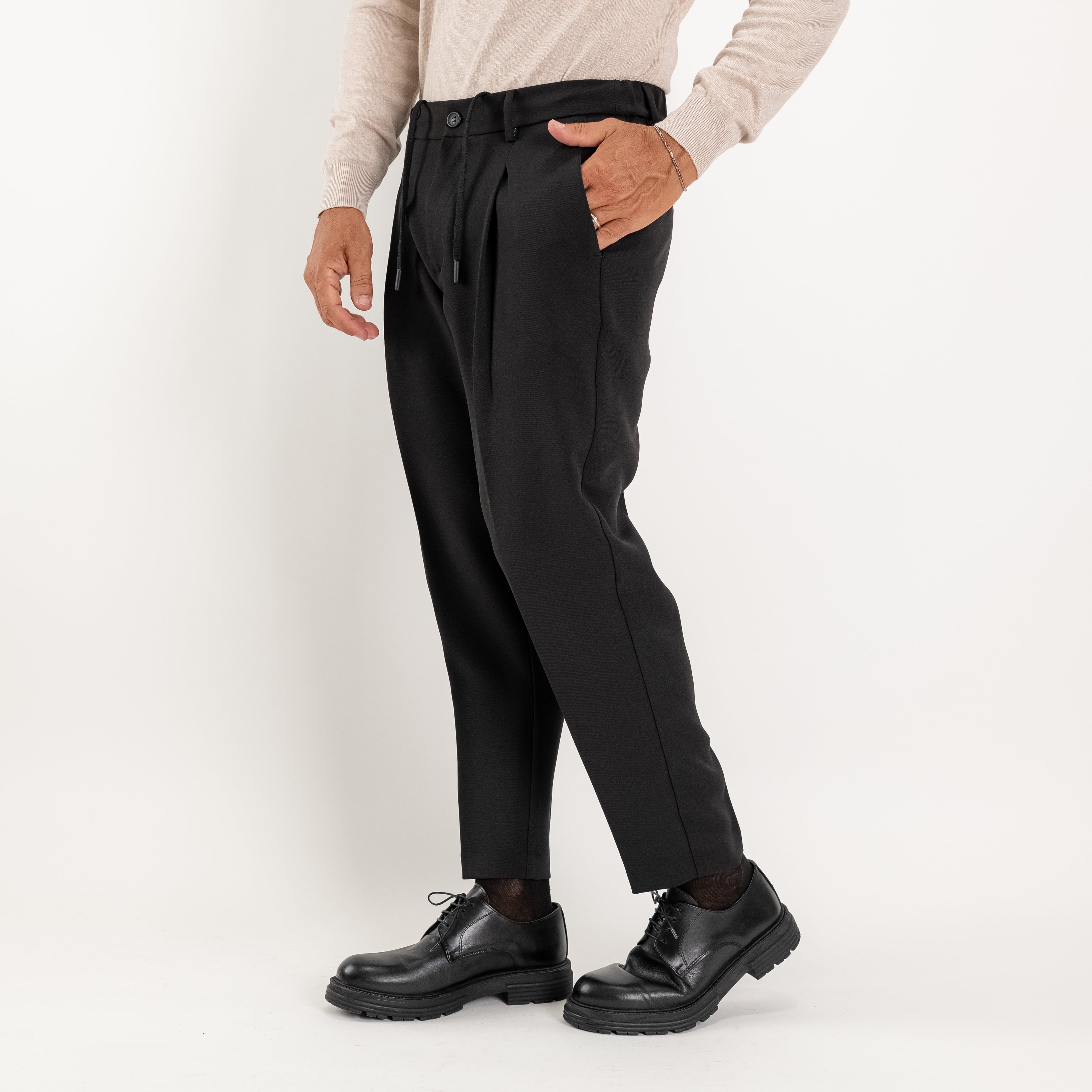 Pantalaccio sartoriale con pinces e molla sul retro - Nero
