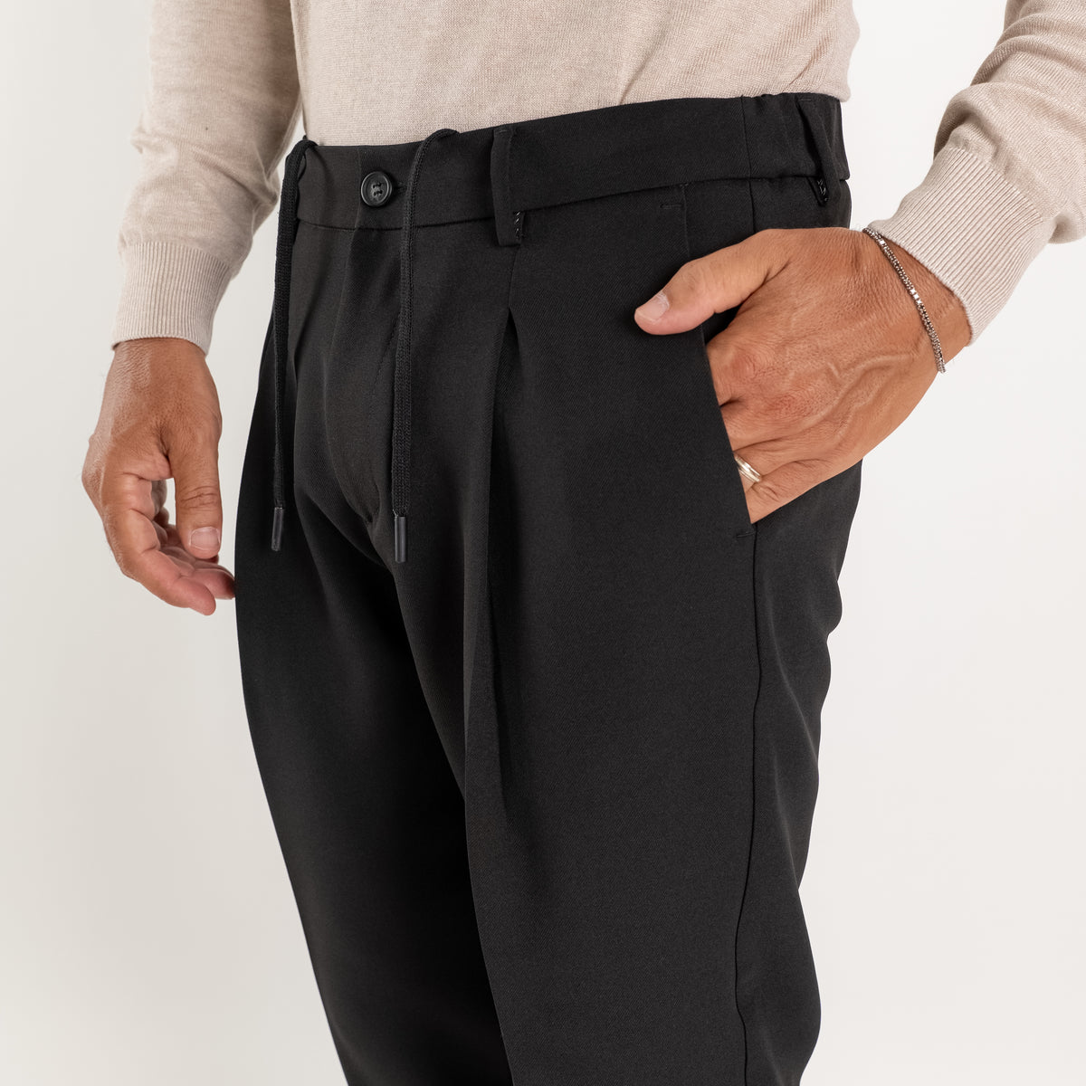 Pantalaccio sartoriale con pinces e molla sul retro - Nero