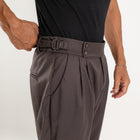 Pantalone con Fibbia laterale - Moro