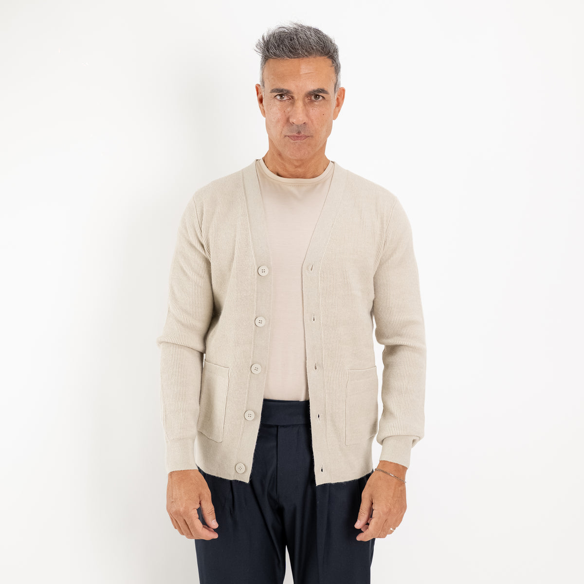 Cardigan à col en V avec boutons et poches - Beige