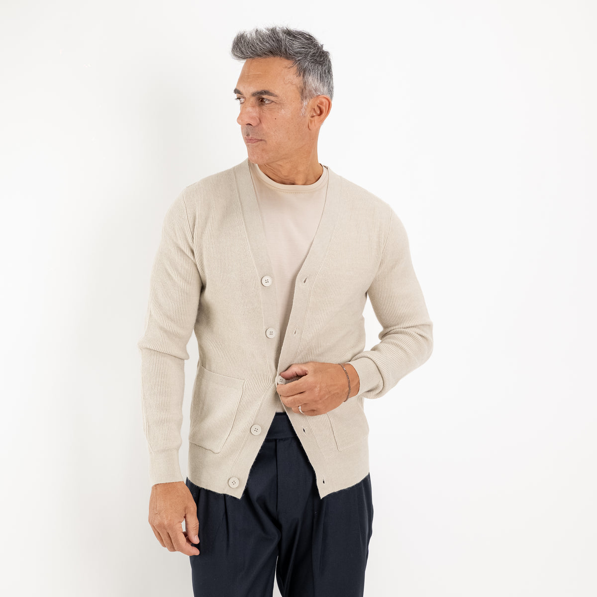 Cardigan à col en V avec boutons et poches - Beige