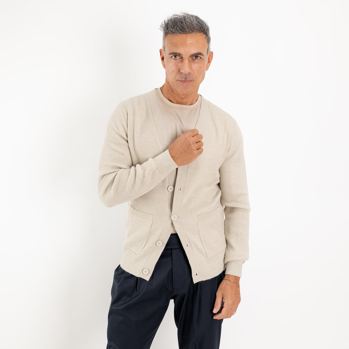 Cardigan à col en V avec boutons et poches - Beige