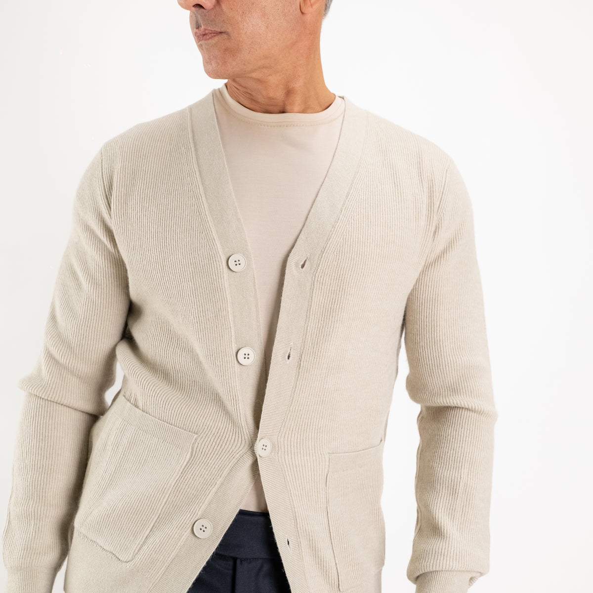 Cardigan à col en V avec boutons et poches - Beige
