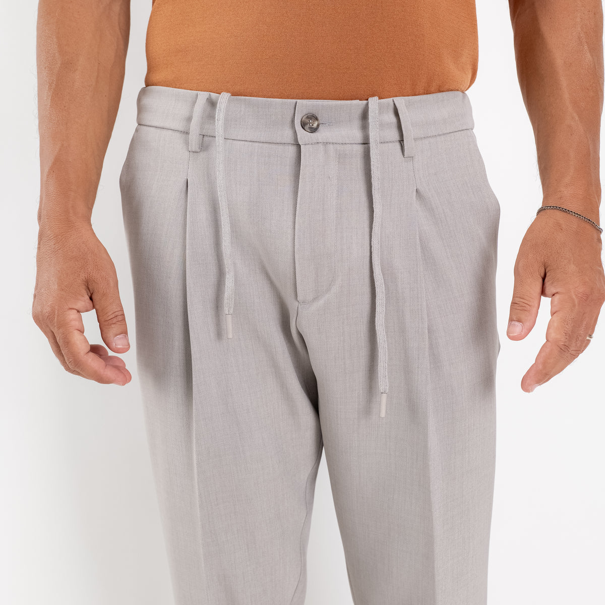 Pantalaccio sartoriale con pinces e molla sul retro - Taupe