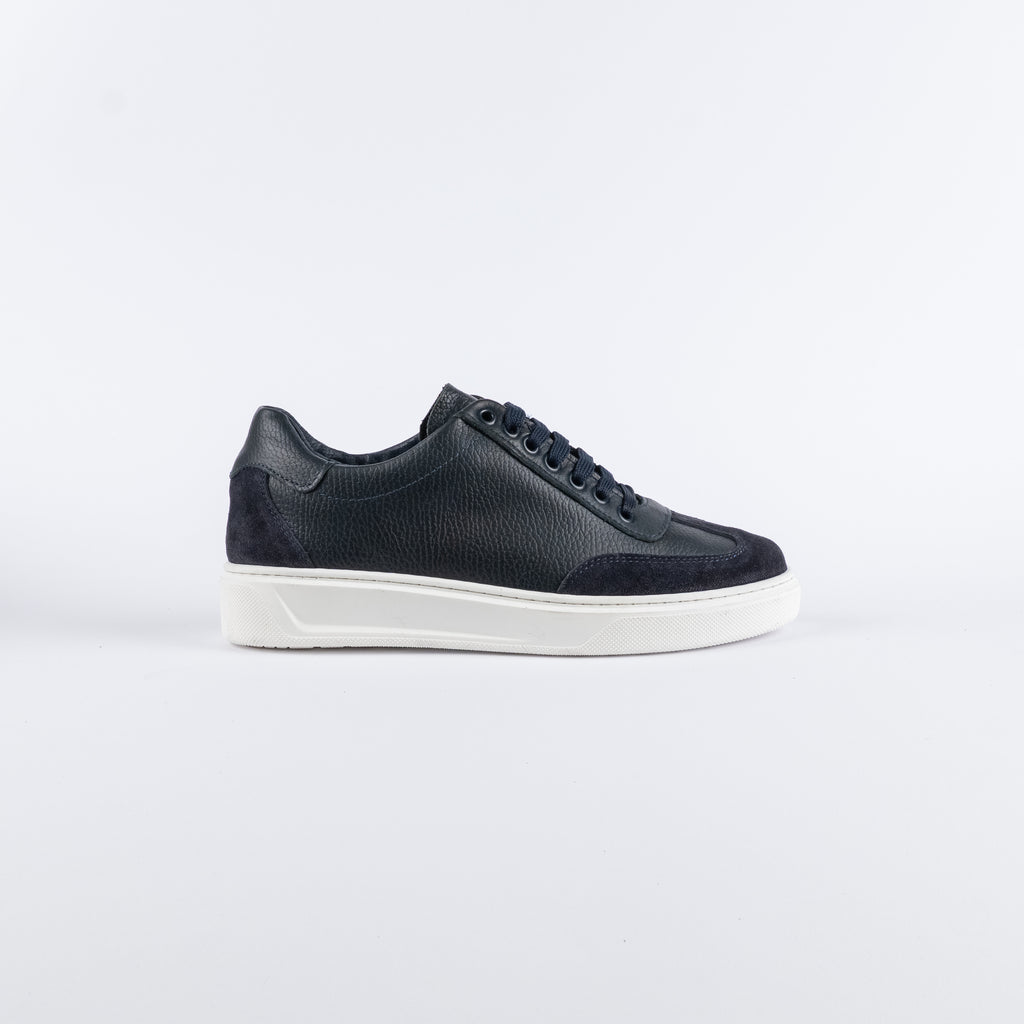 Sneaker in vera pelle bottolata - Blu