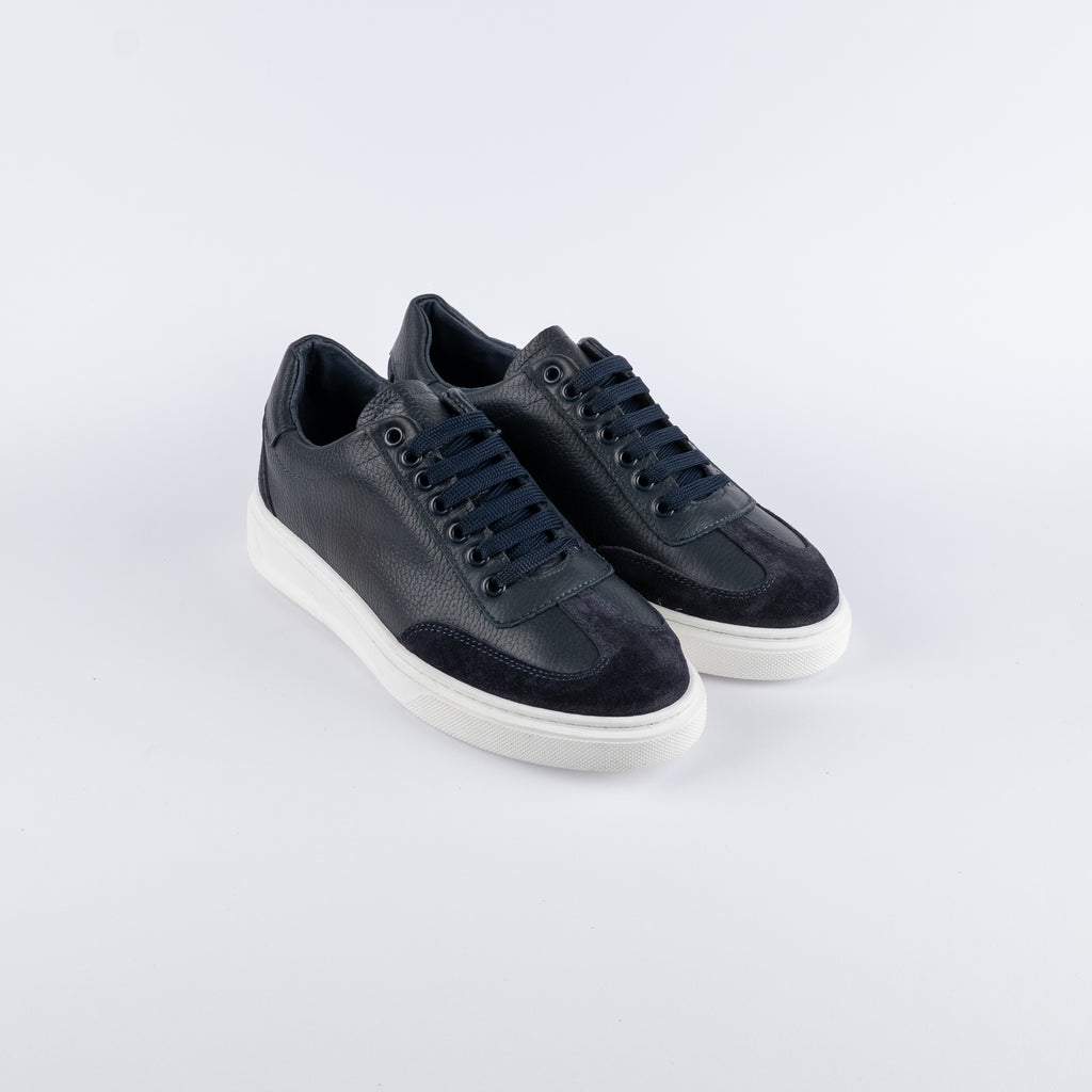 Sneaker in vera pelle bottolata - Blu