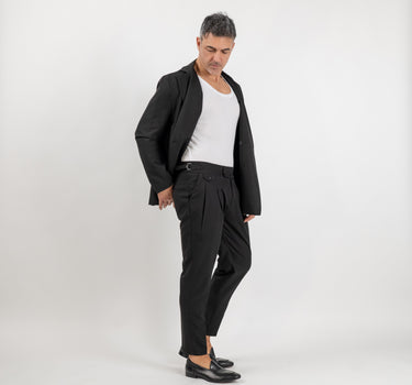 Coordinato camicia doppiopetto e pantalone con fibbia laterale - Nero