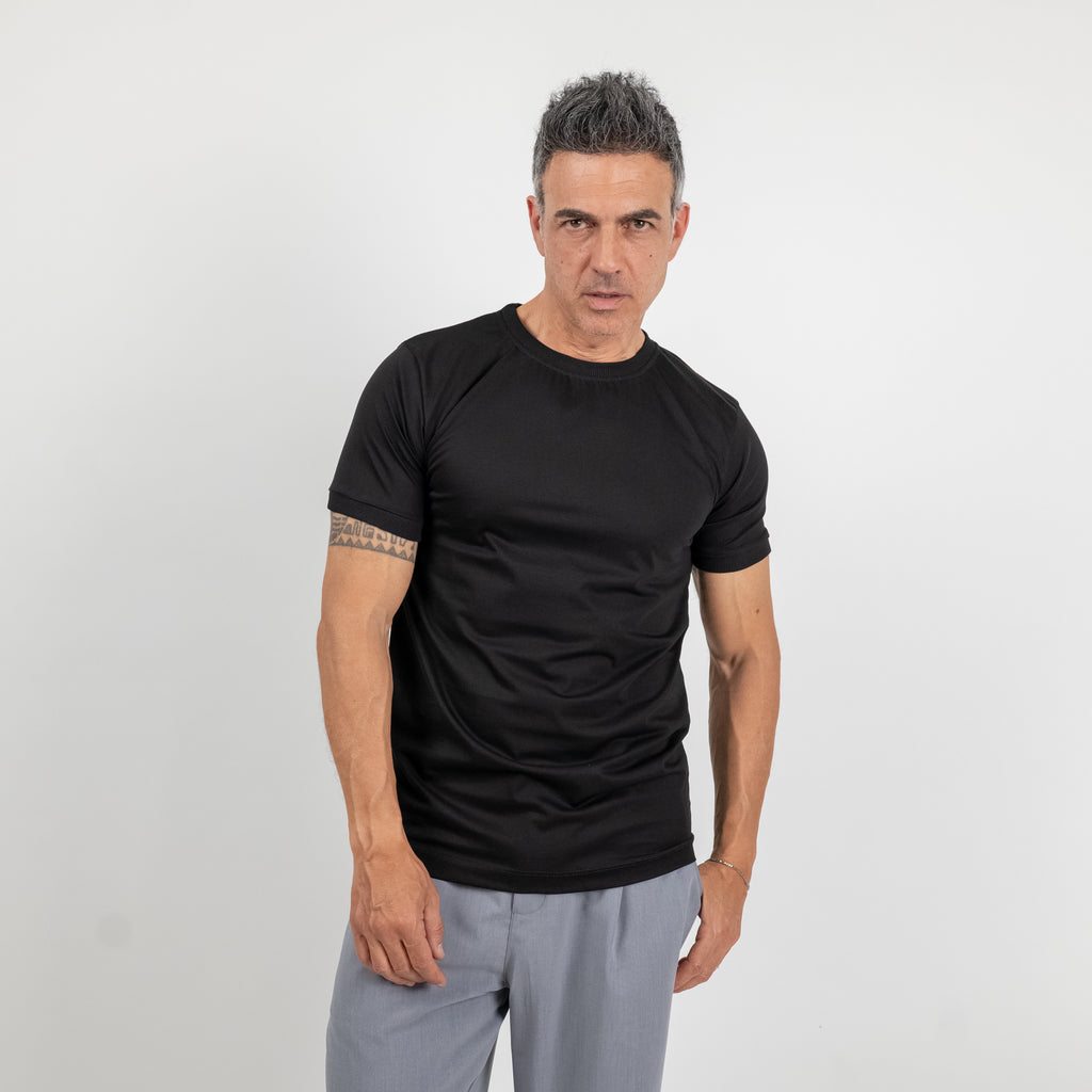 T-shirt effetto seta con colletto a costina - Nero