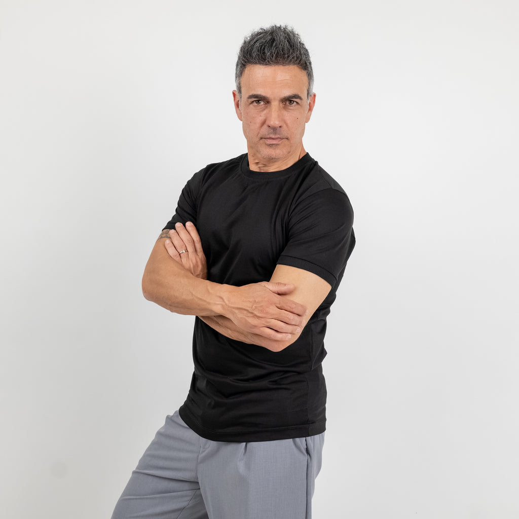 T-shirt effetto seta con colletto a costina - Nero