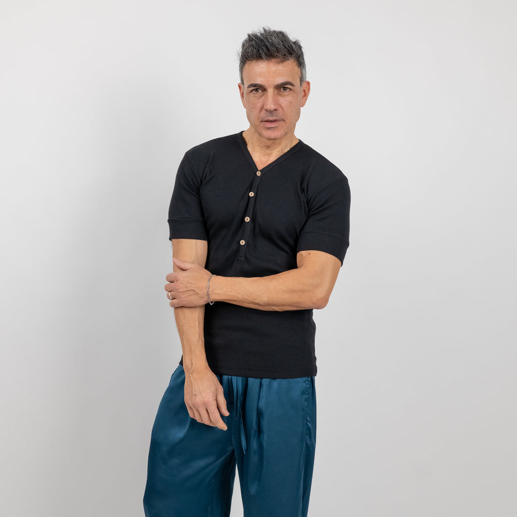 Maglia a costine con bottoncini in legno - Nero