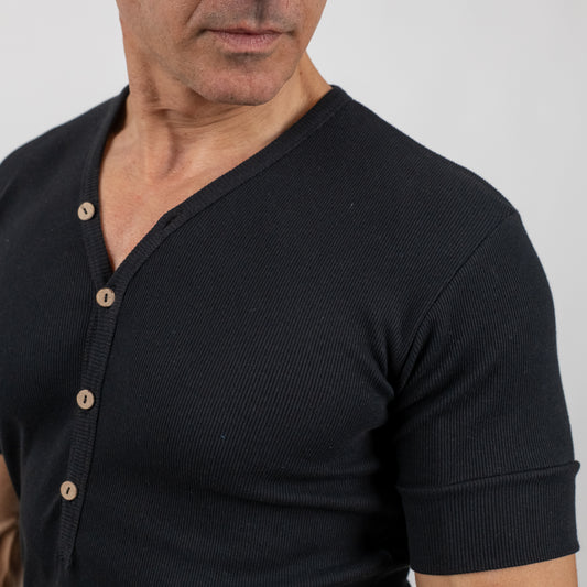 Maglia a costine con bottoncini in legno - Nero