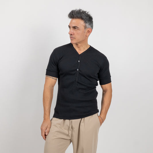 Maglia a costine con bottoncini tono su tono - Nero