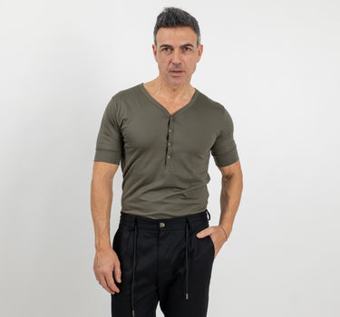 T-shirt scollo a V con bottoncini - Verde Militare
