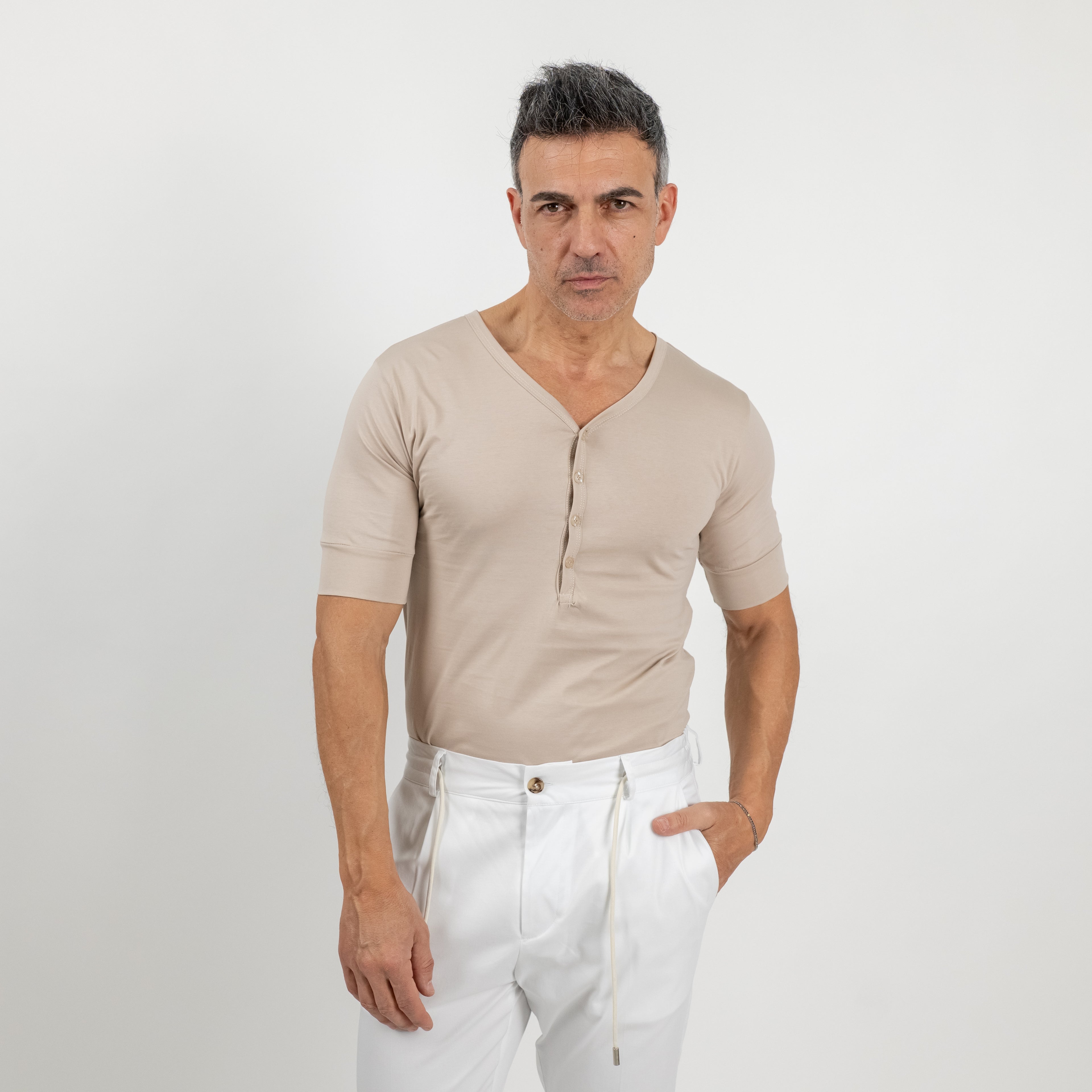 T-shirt scollo a V con bottoncini - Beige