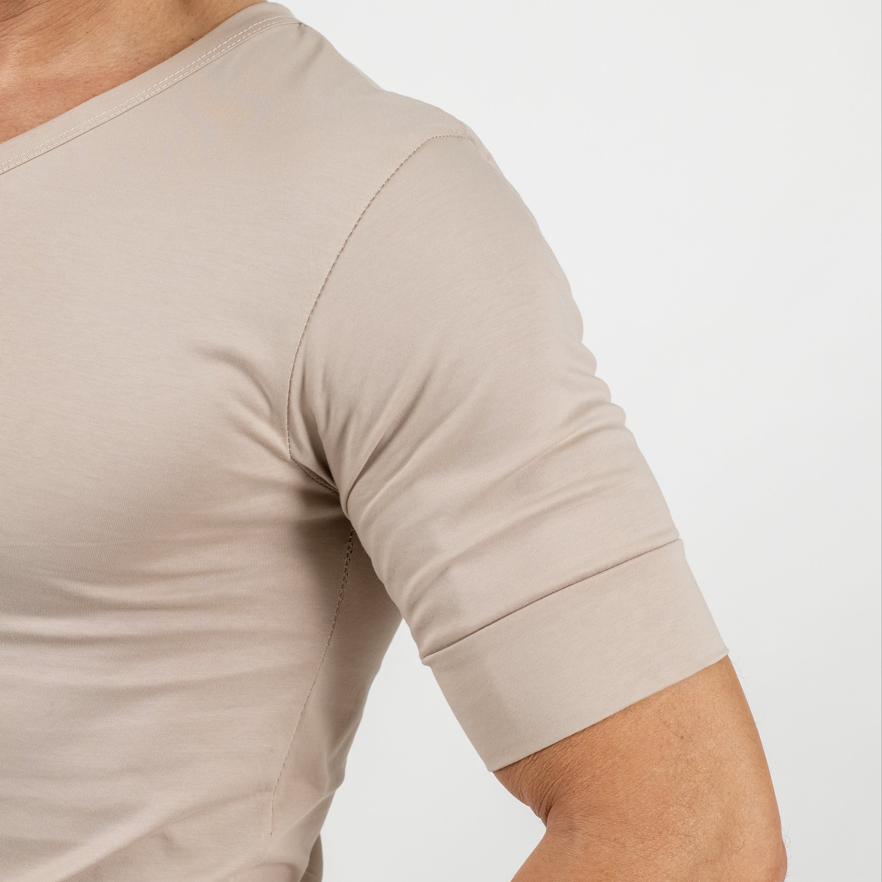 T-shirt scollo a V con bottoncini - Beige