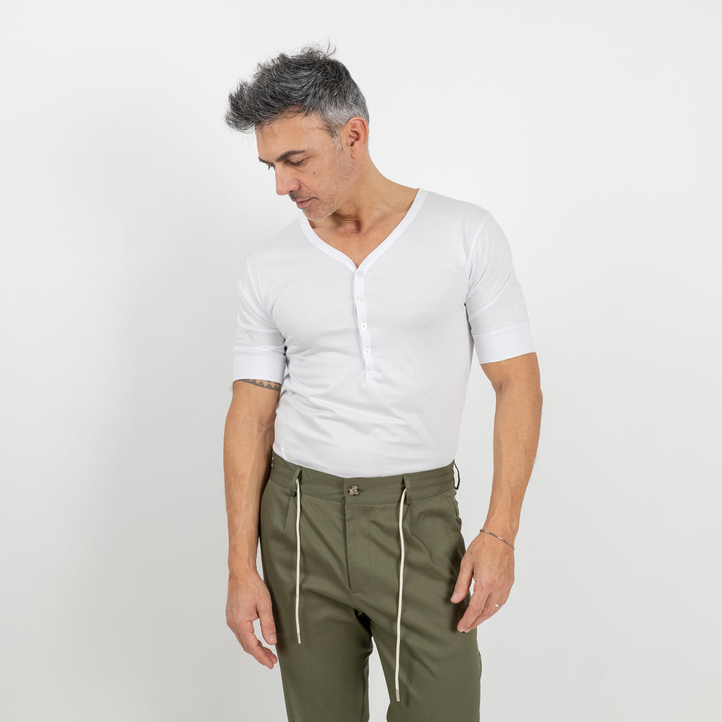 T-shirt scollo a V con bottoncini - Bianco