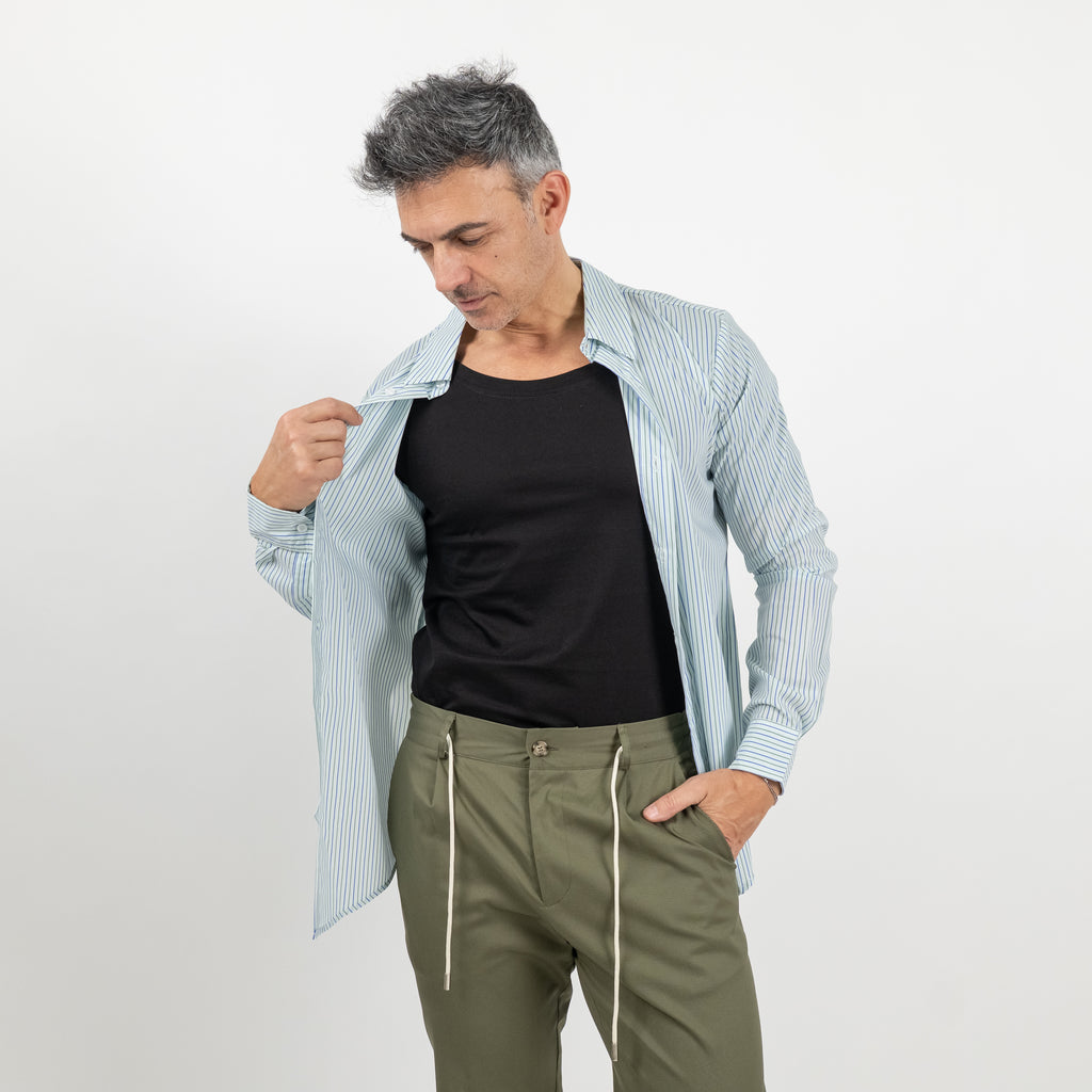 T-shirt con scollo a barca - Nero