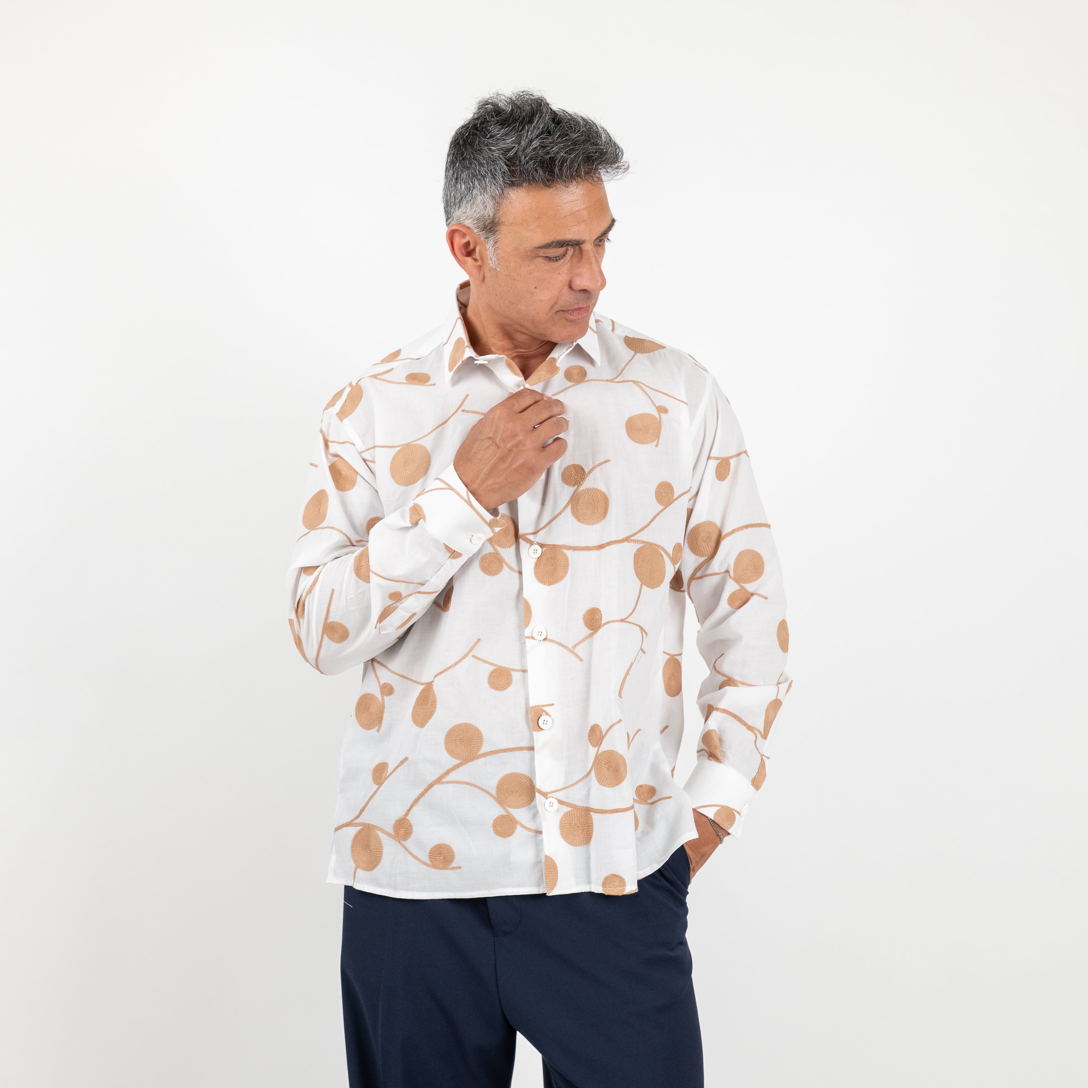 Camisa con bordado en relieve - Blanca
