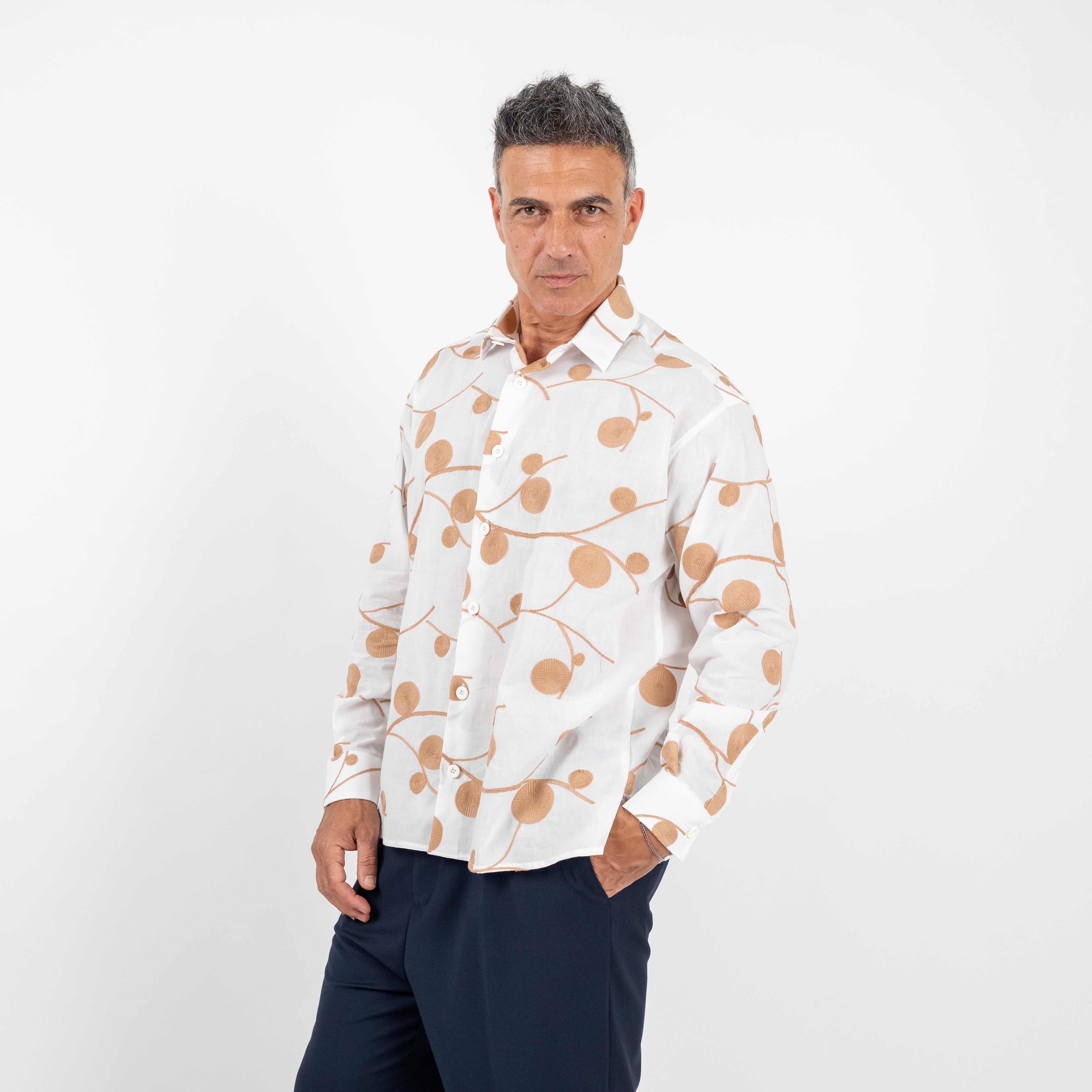 Camisa con bordado en relieve - Blanca