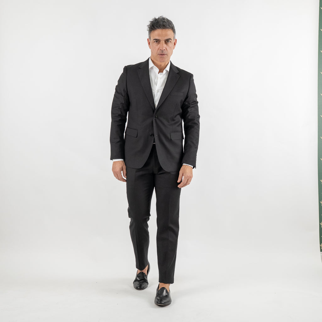 Traje de botonadura sencilla con solapa de muesca y pespuntes - Negro