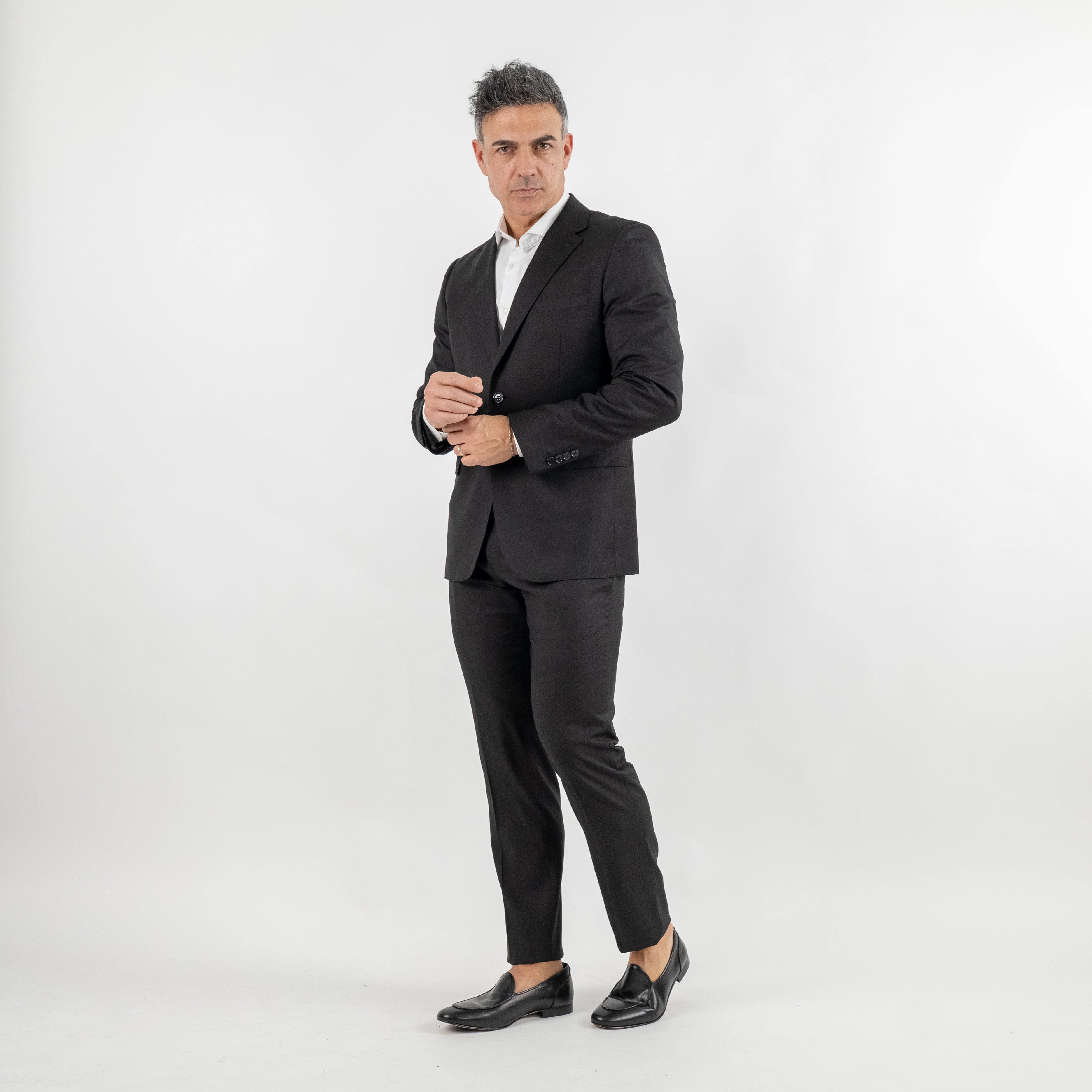 Traje de botonadura sencilla con solapa de muesca y pespuntes - Negro