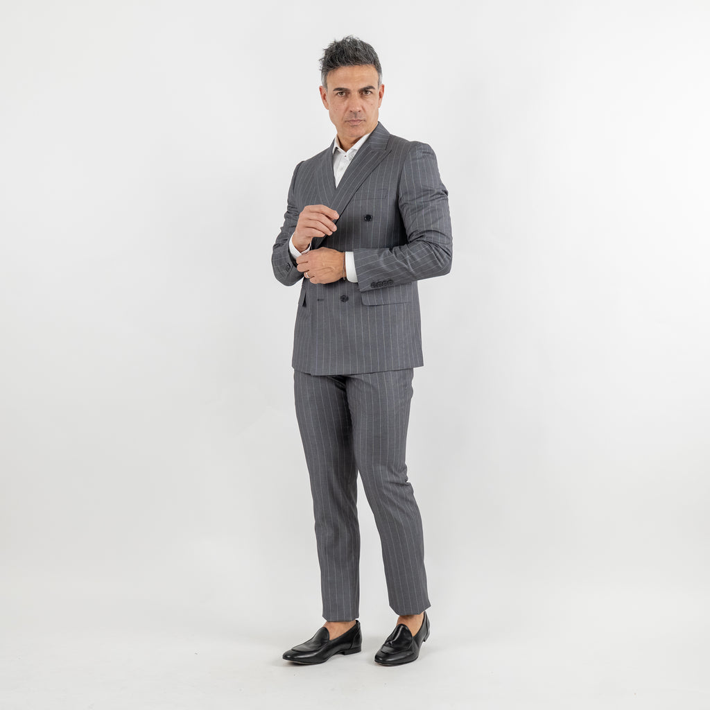 Abito doppiopetto gessato con pantalone con molla - Grigio