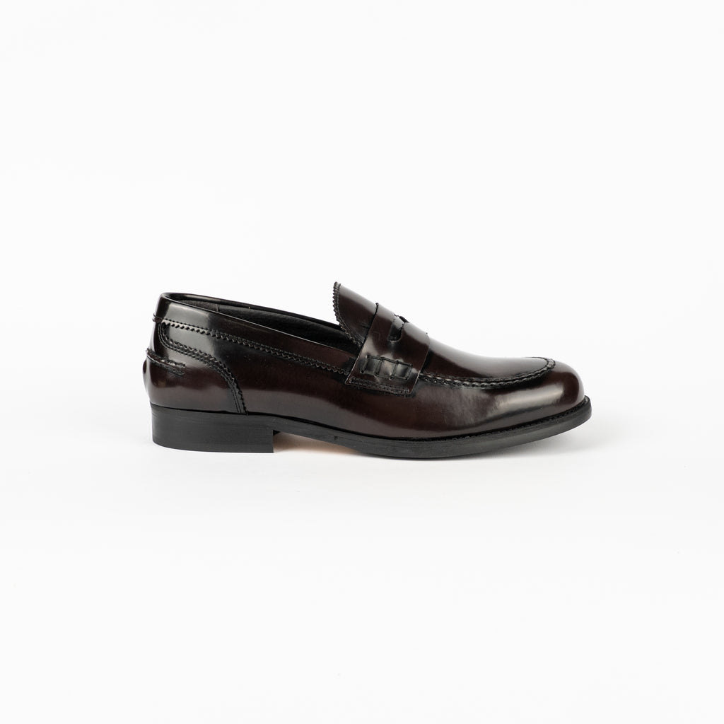 Shiny leather loafer with band and stitching - Dark brown