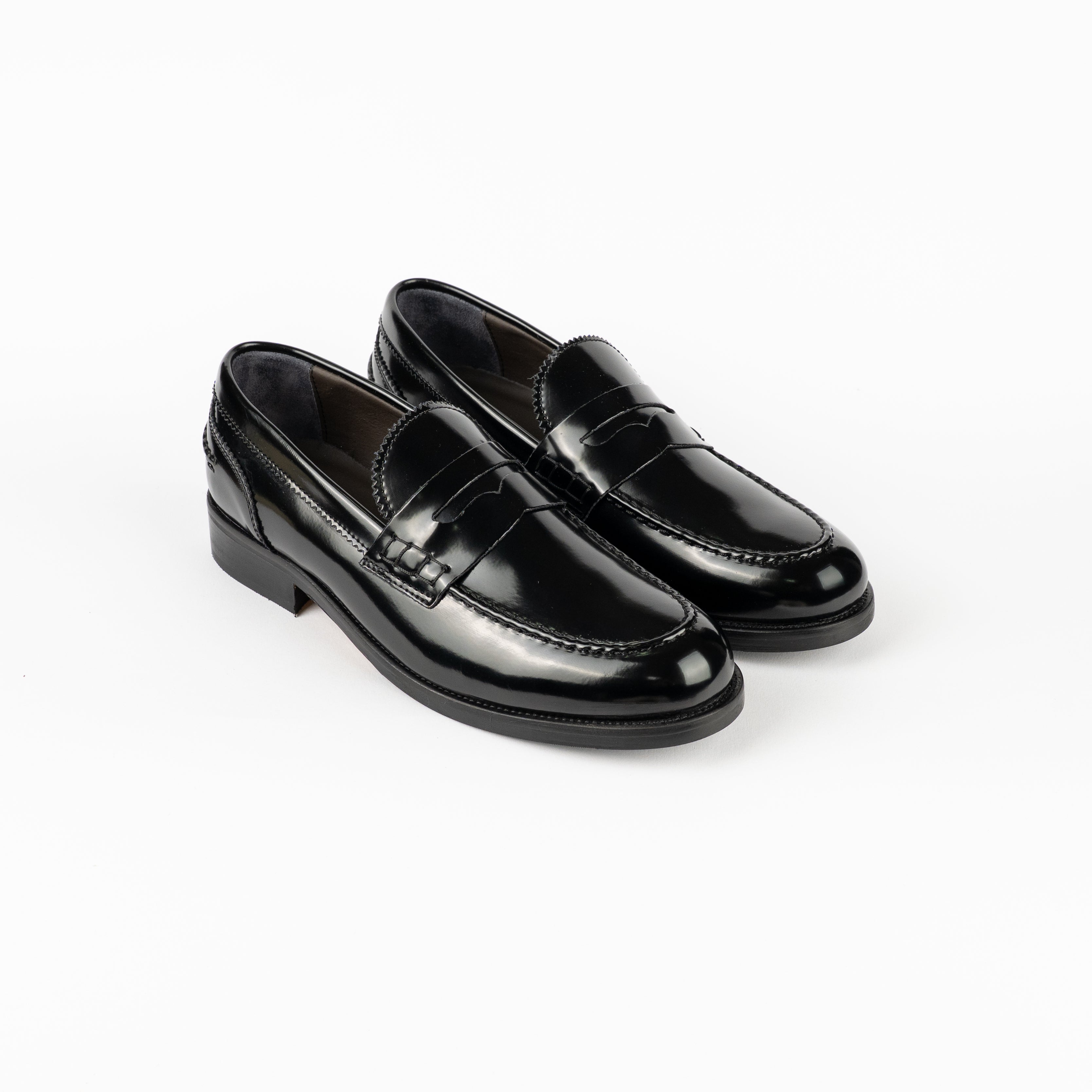 Mocassino in pelle lucido con bendina e cuciture - Nero