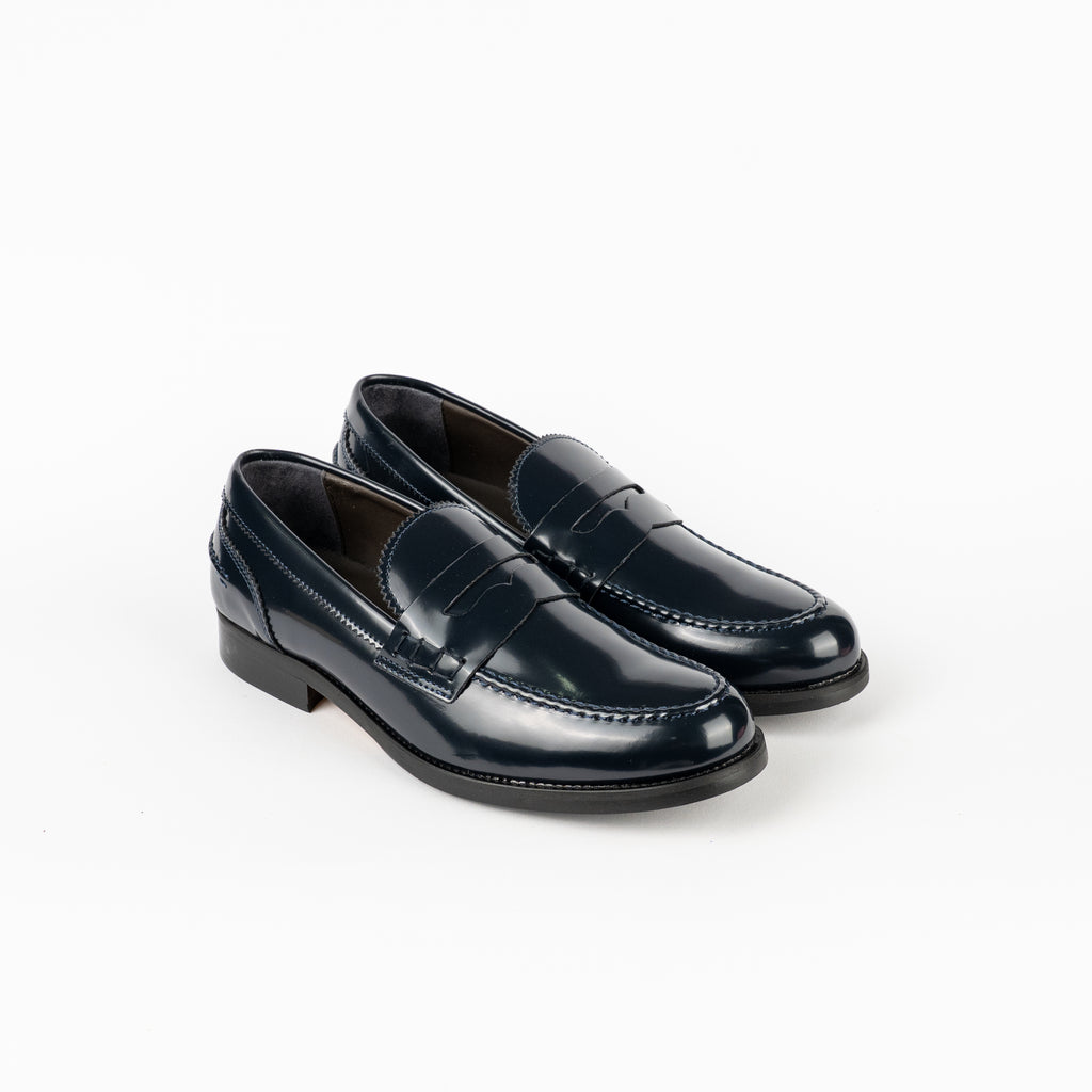 Shiny leather loafer with band and stitching - Blue